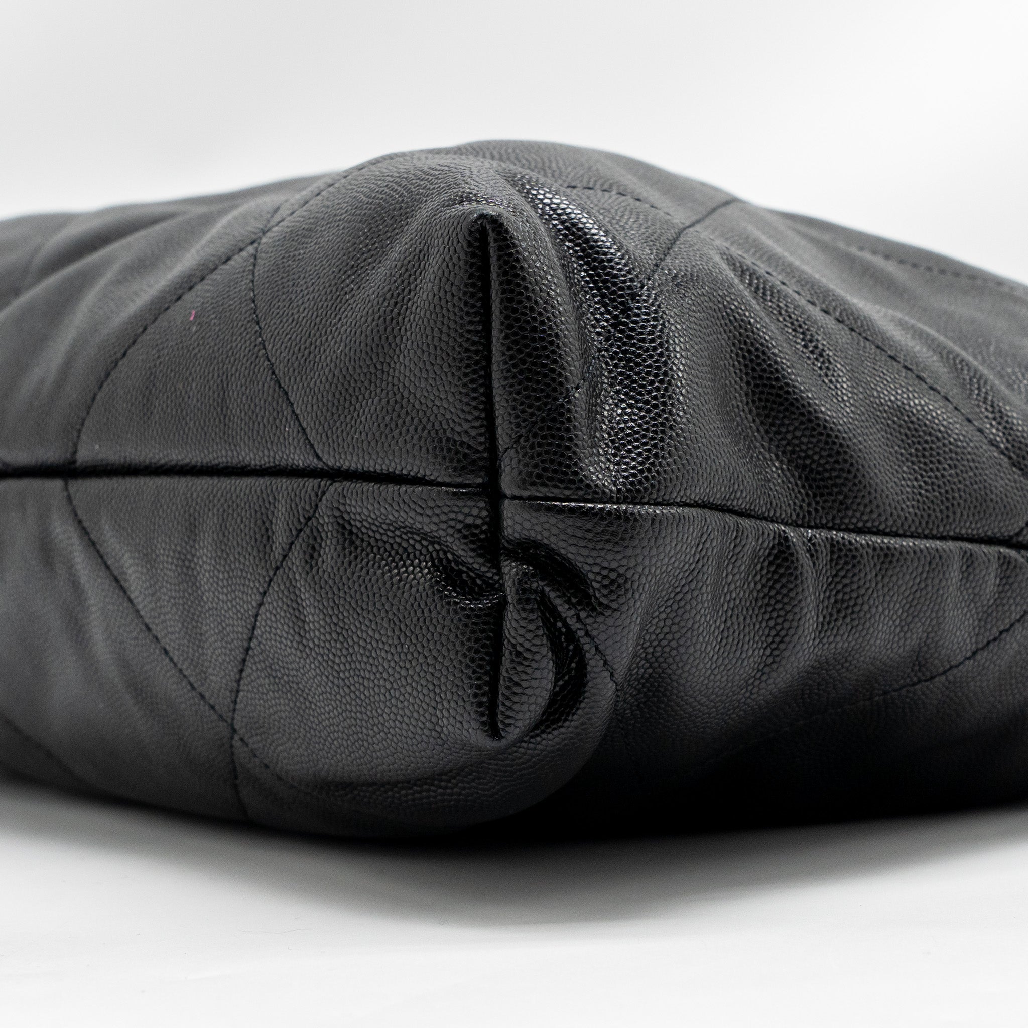 CHANEL MEDIUM 22 BAG BLACK LETTER CAVIAR BLACK GHW (MICROCHIP)