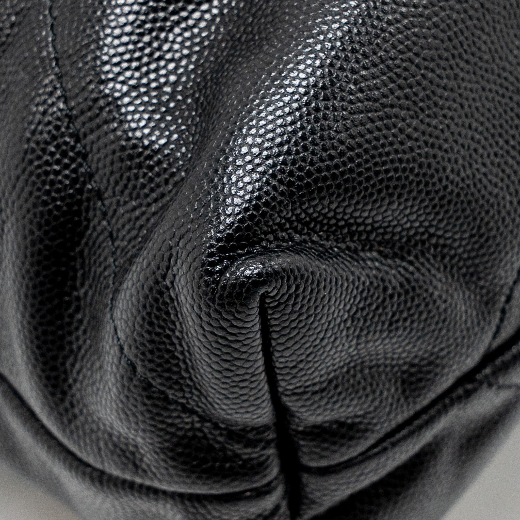 CHANEL MEDIUM 22 BAG BLACK LETTER CAVIAR BLACK GHW (MICROCHIP)