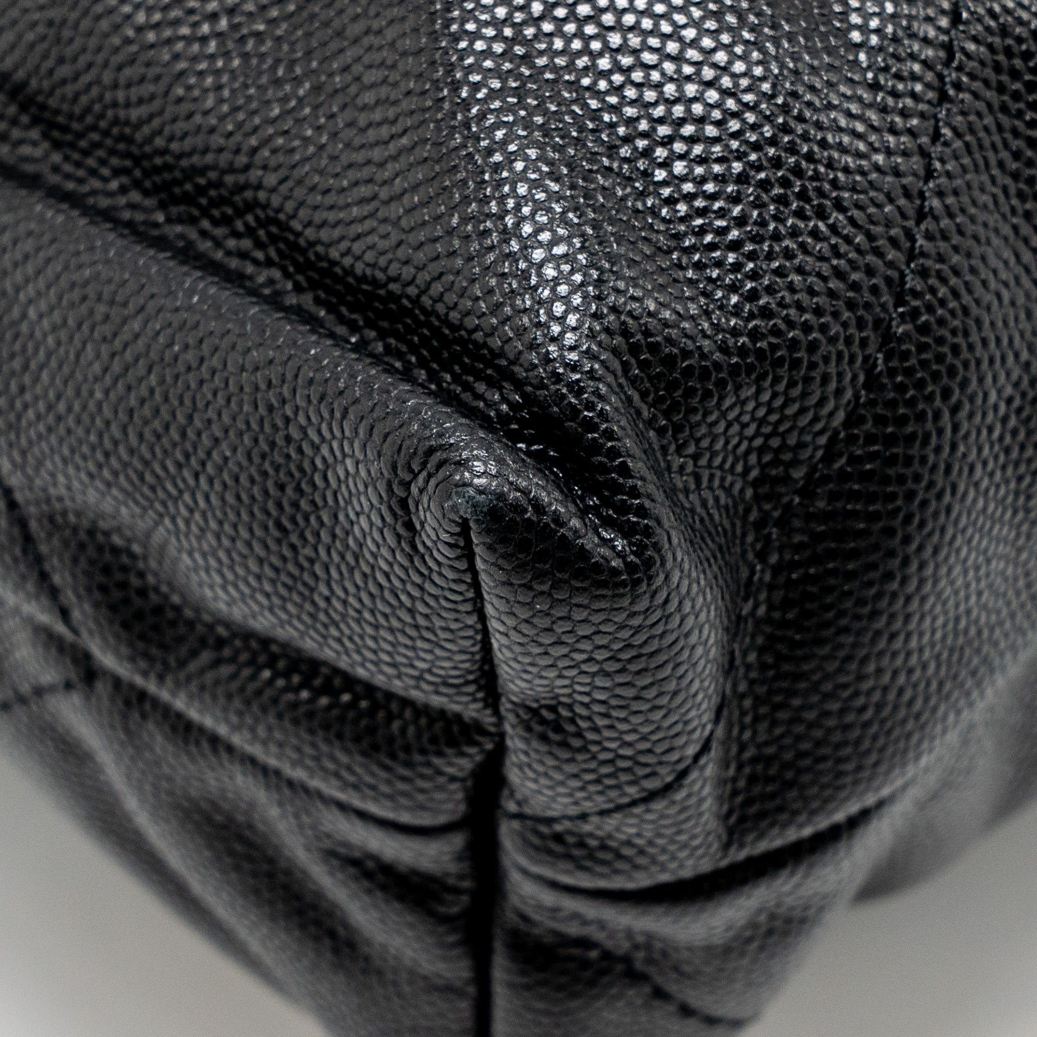 CHANEL MEDIUM 22 BAG BLACK LETTER CAVIAR BLACK GHW (MICROCHIP)