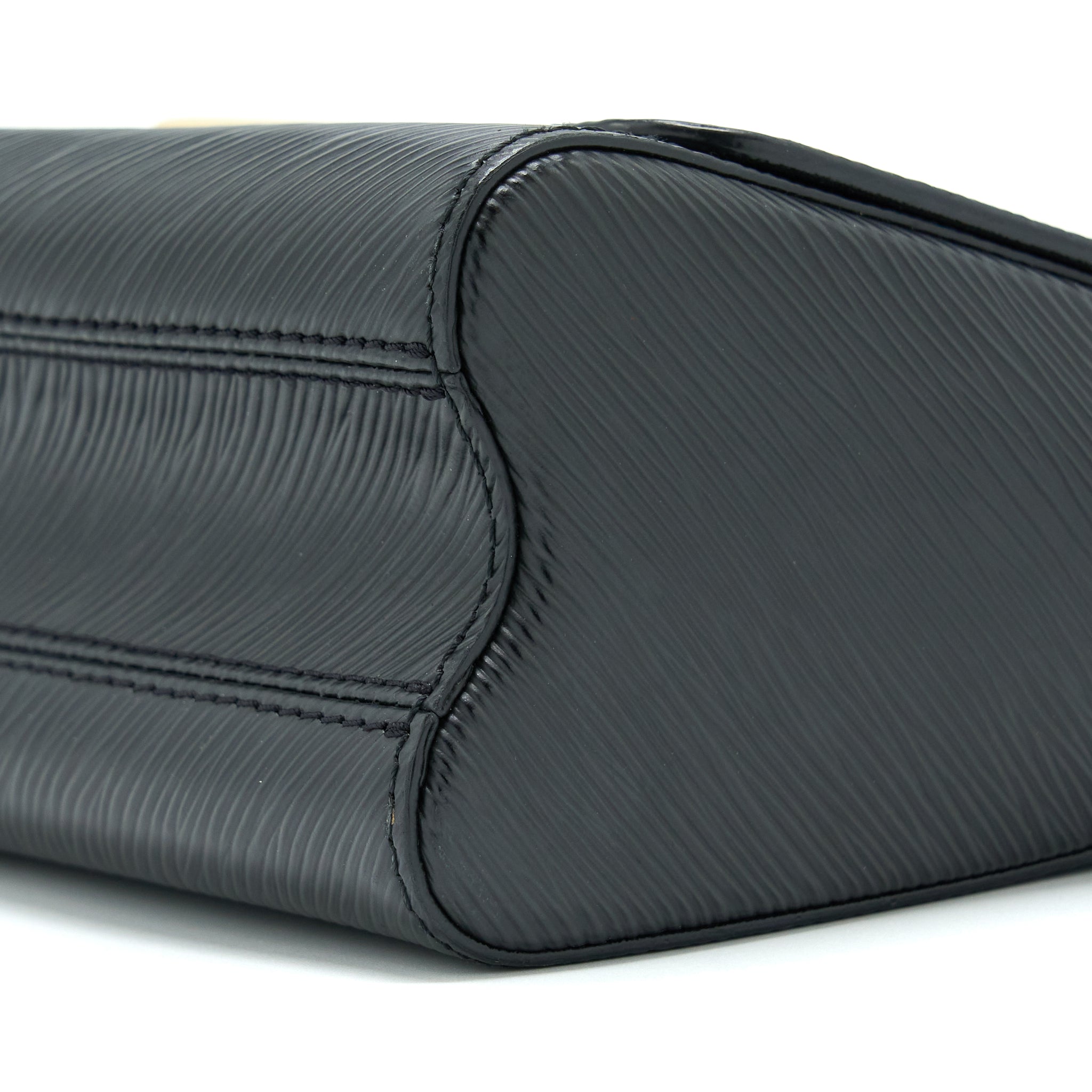 LOUIS VUITTON TWIST MM EPI BLACK GHW