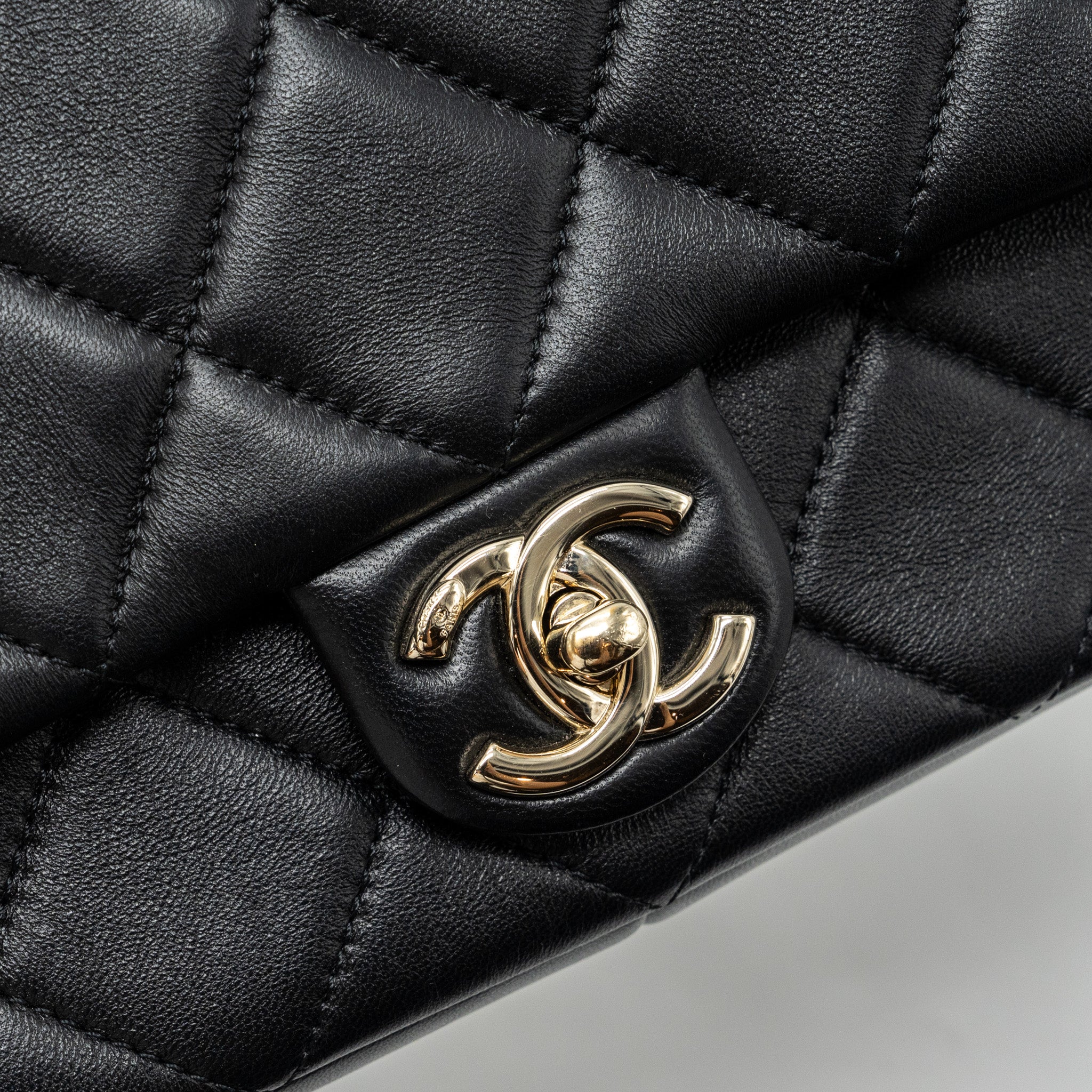 CHANEL GIANT CHAIN FLAP BAG LAMBSKIN BLACK MULTICOLOUR HARDWARE(MICROCHIP)