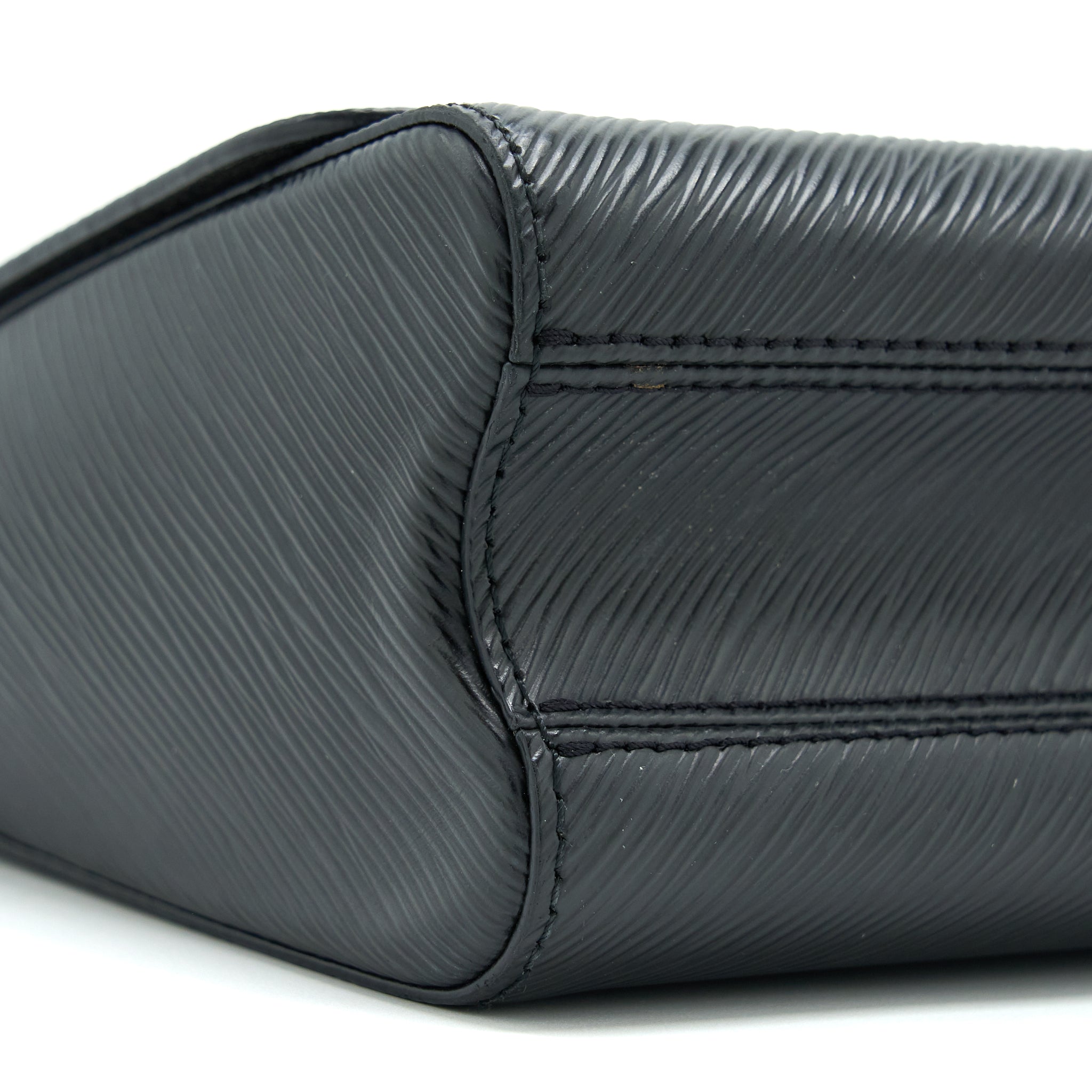 LOUIS VUITTON TWIST MM EPI BLACK GHW