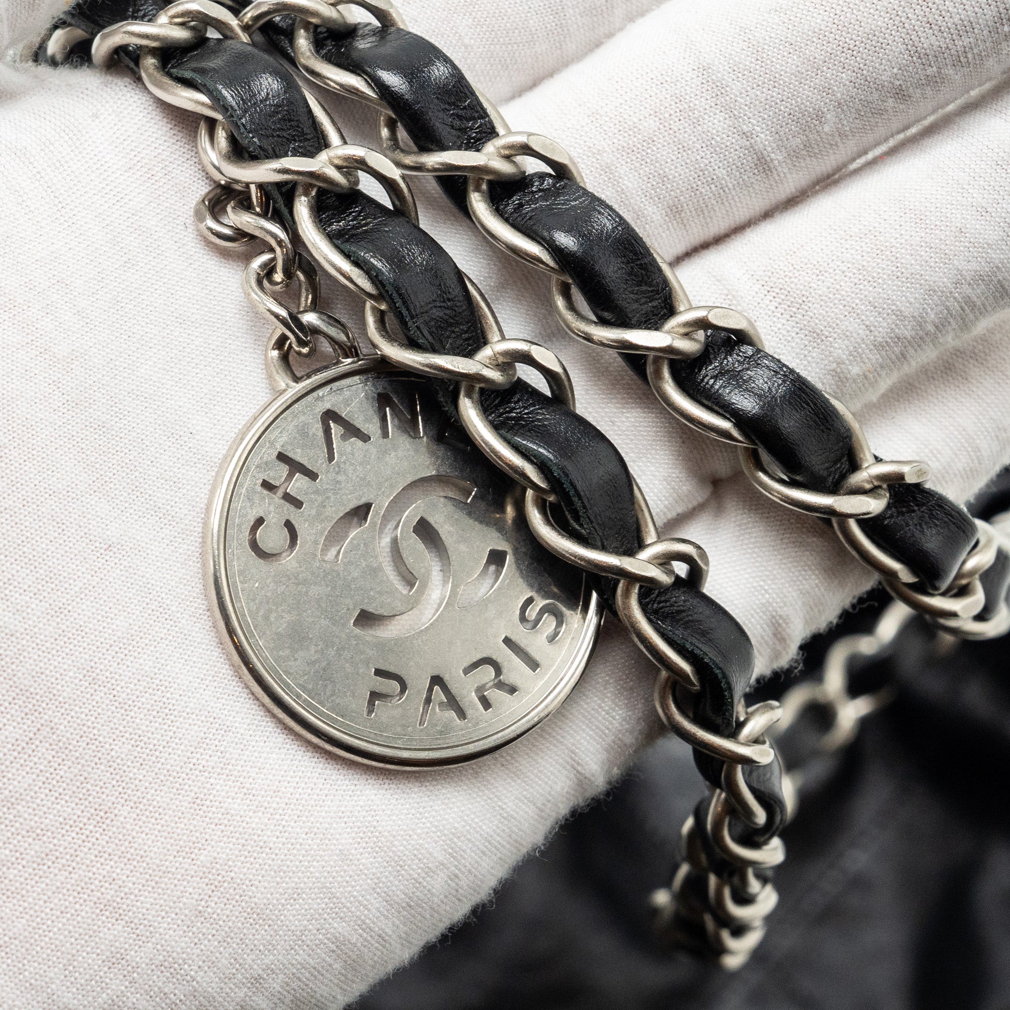 CHANEL MEDIUM 22 BAG CALFSKIN BLACK SHW (MICROCHIP)