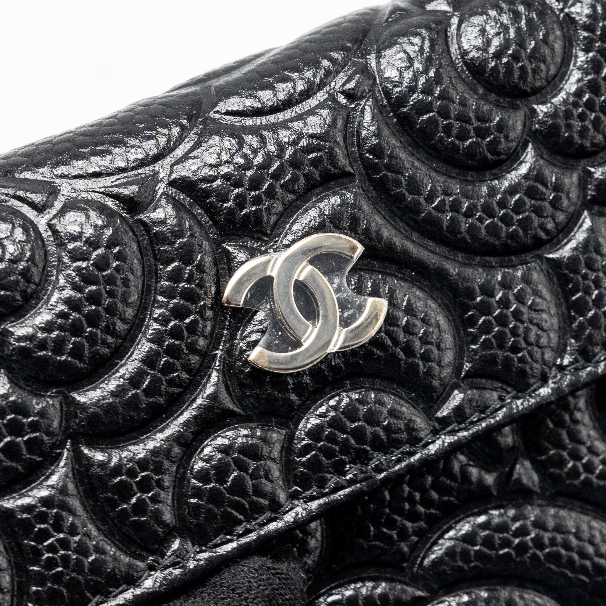 CHANEL CAMELLIA EMBOSSED CARD HOLDER CAVIAR BLACK SHW
