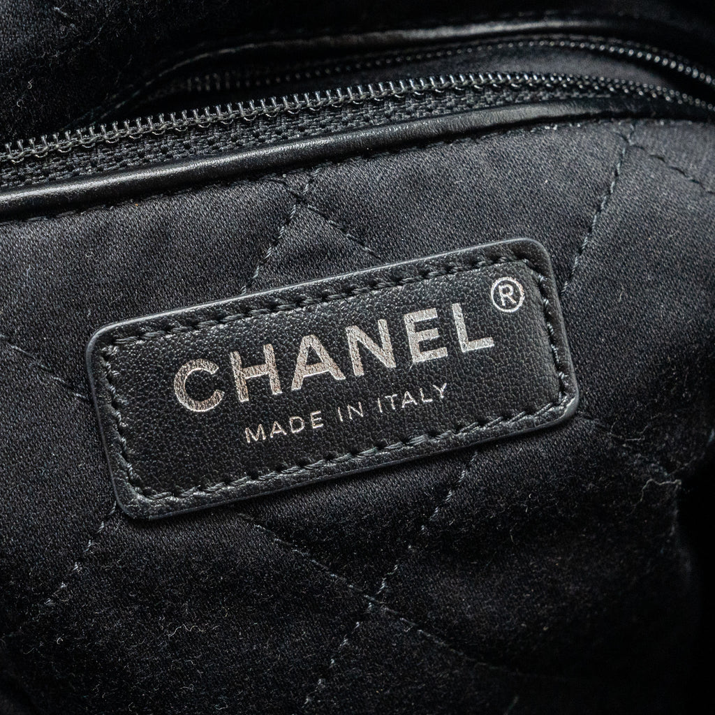 CHANEL MEDIUM 22 BAG CALFSKIN BLACK SHW (MICROCHIP)