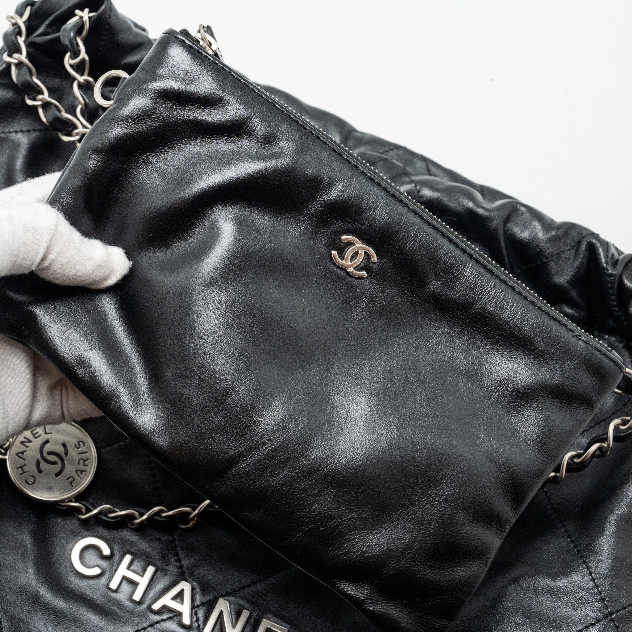 CHANEL MEDIUM 22 BAG CALFSKIN BLACK SHW (MICROCHIP)