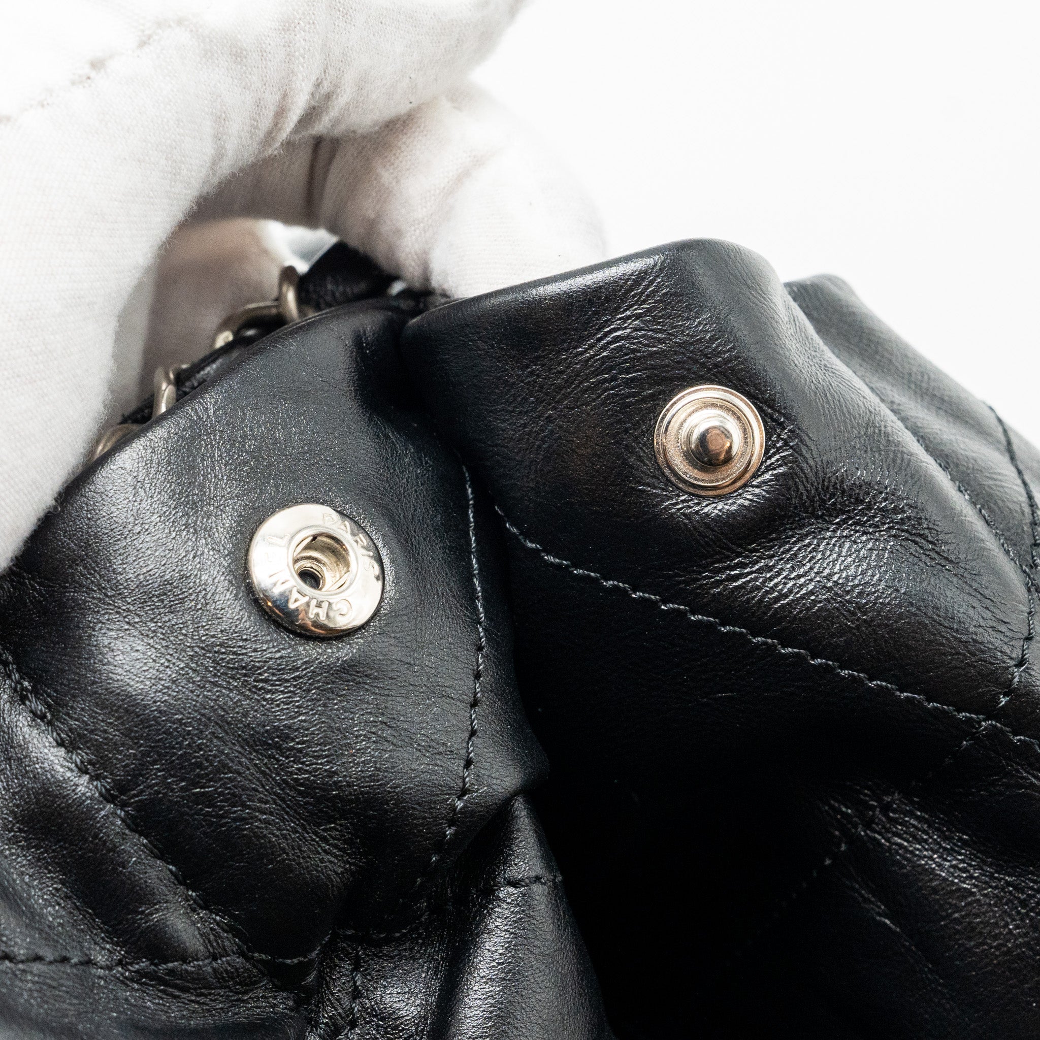 CHANEL MEDIUM 22 BAG CALFSKIN BLACK SHW (MICROCHIP)