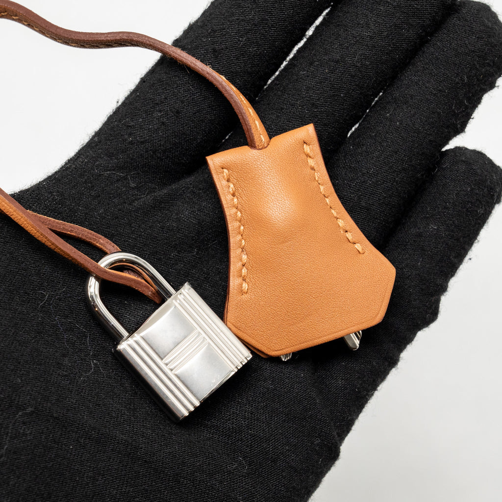 HERMES KELLY 28 TOILE H/SWIFT ECRU/GOLD SHW