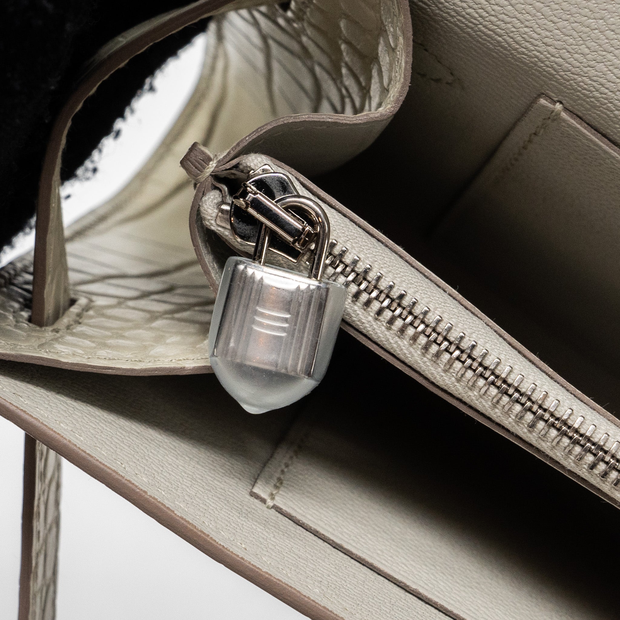 HERMES CLASSIC KELLY TO GO ALLIGATOR MISSISSIPPIENSIS 8L BETON SHW
