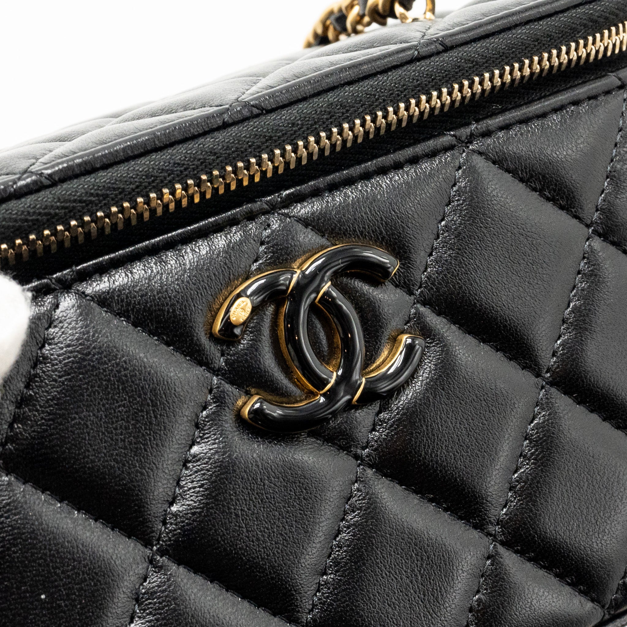 CHANEL 24A LONG VANITY CASE WITH CC LOGO ADJUSTABLE CHAIN LAMBSKIN BLACK GHW(MICROCHIP)