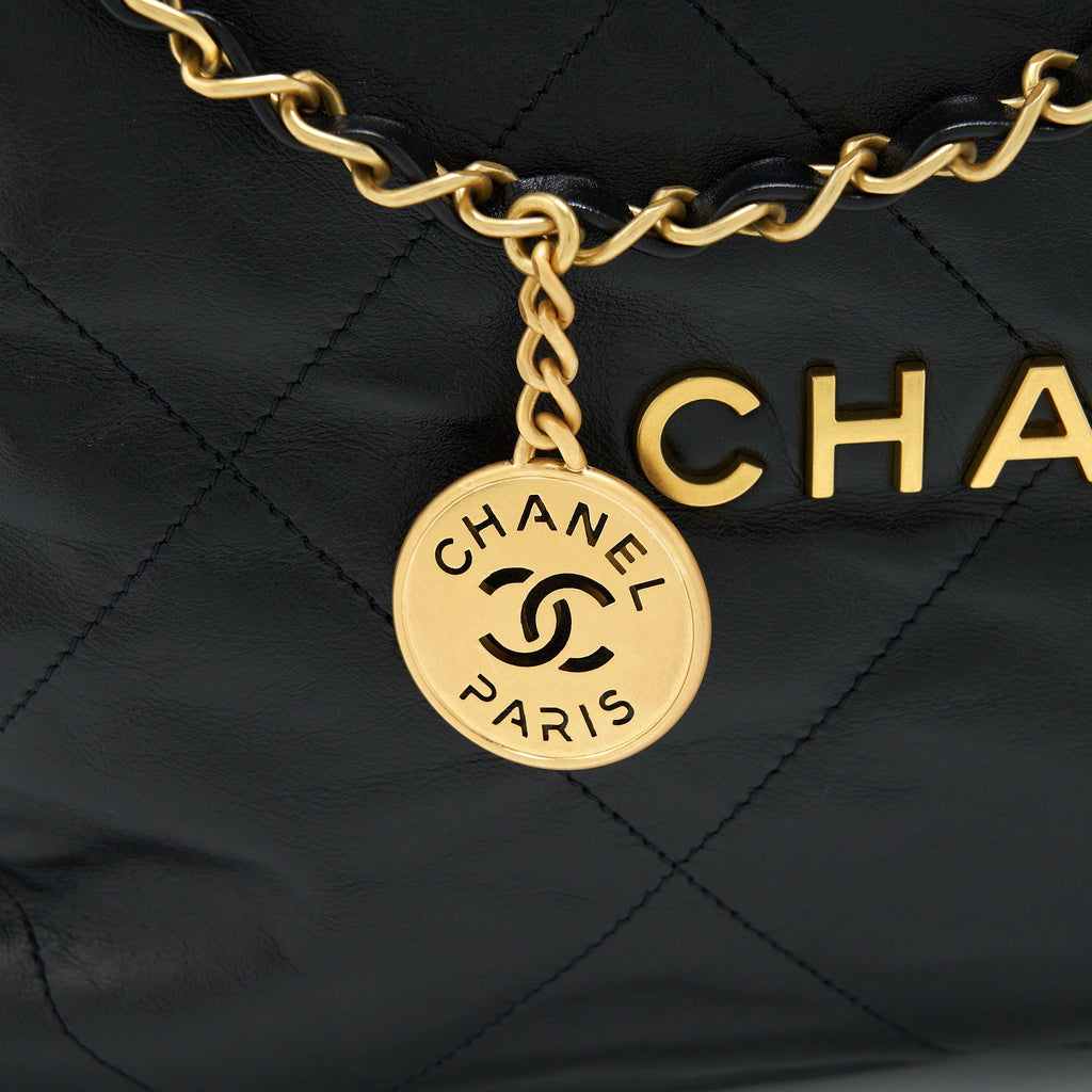 CHANEL 22 BAG SHINY CALFSKIN BLACK GHW