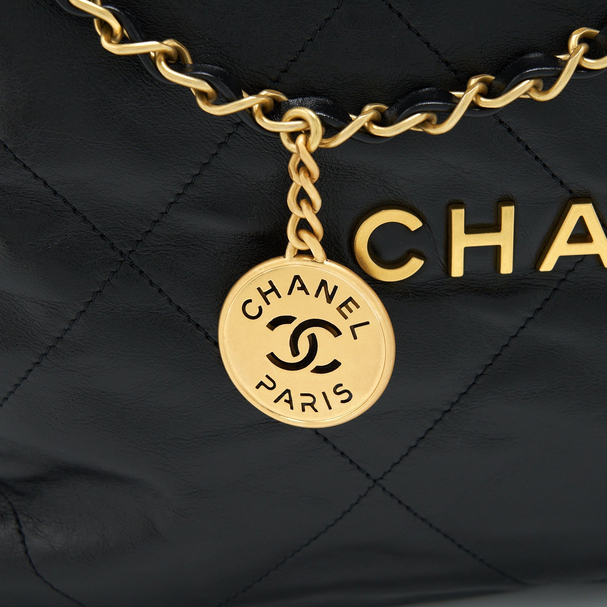 CHANEL 22 BAG SHINY CALFSKIN BLACK GHW