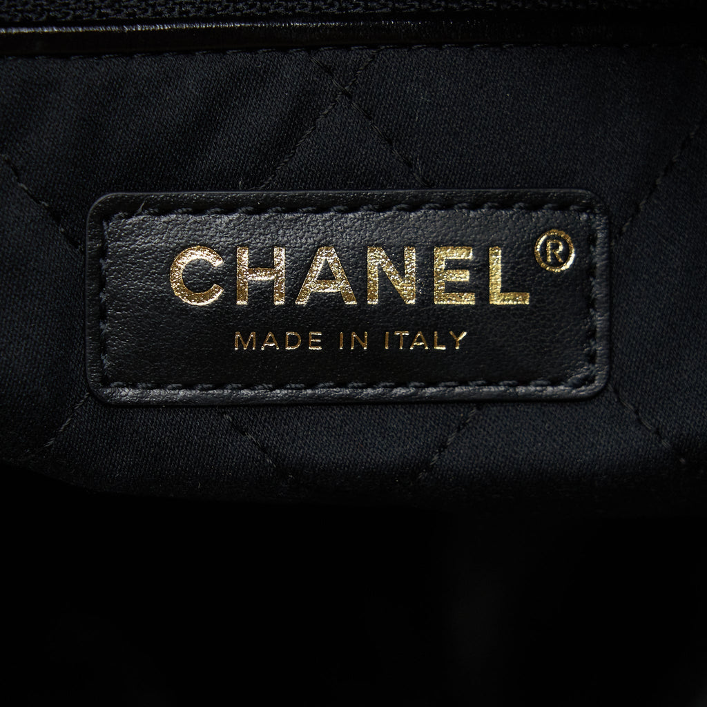 CHANEL 22 BAG SHINY CALFSKIN BLACK GHW
