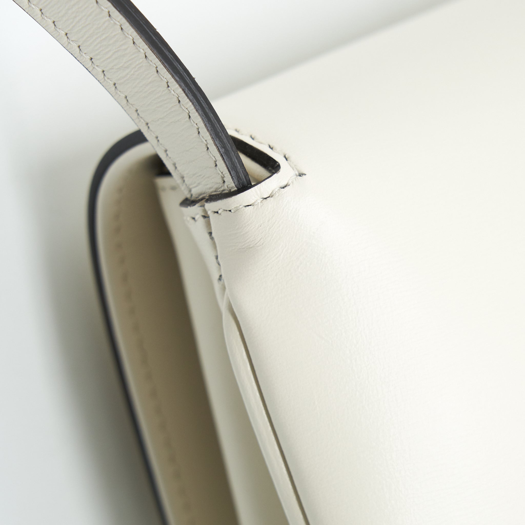 GUCCI SMALL ARLI FLAP BAG CREAM WITH GHW