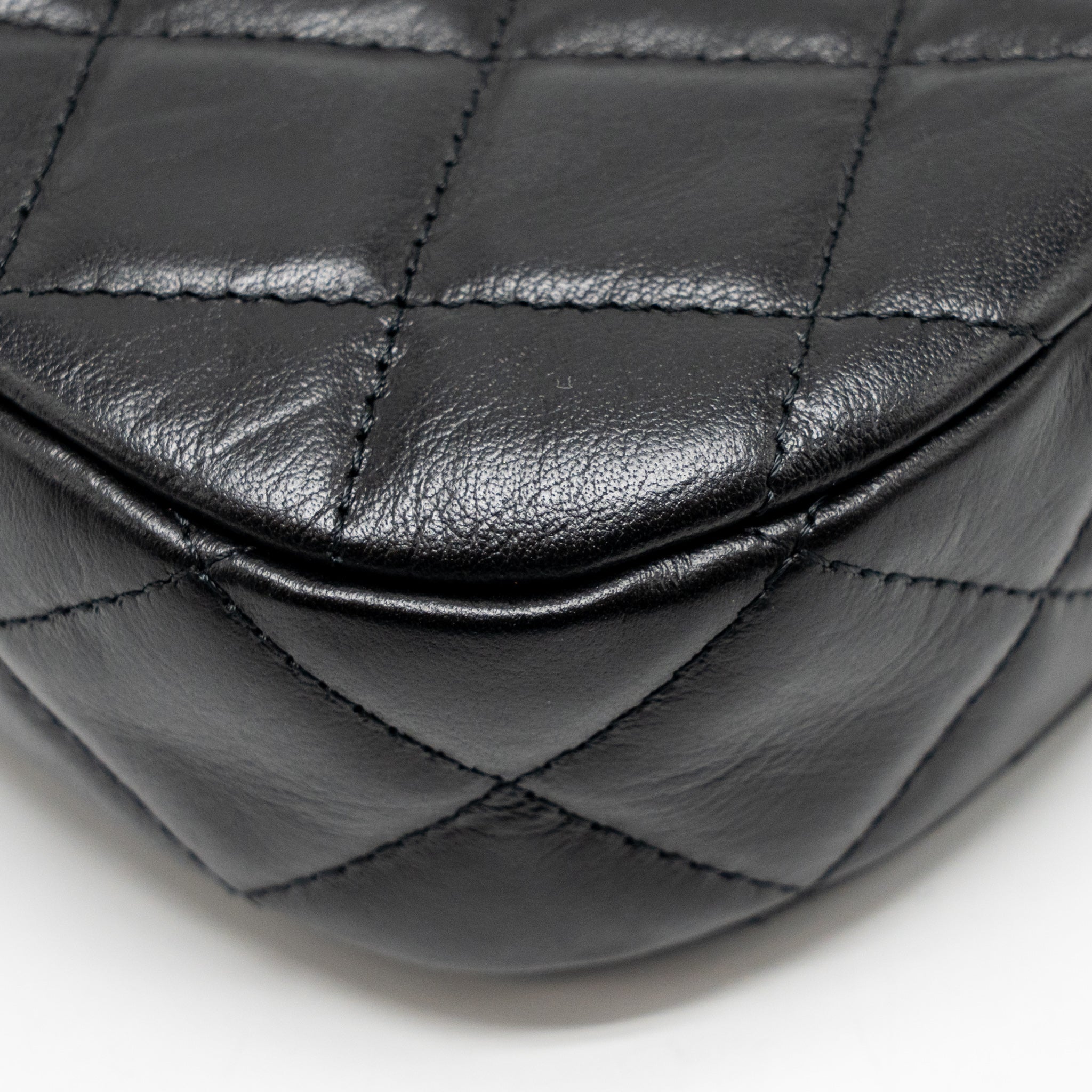 CHANEL 23K SMALL 19 HOBO SHOULDER BAG CALFSKIN BLACK GHW (MICROCHIP)