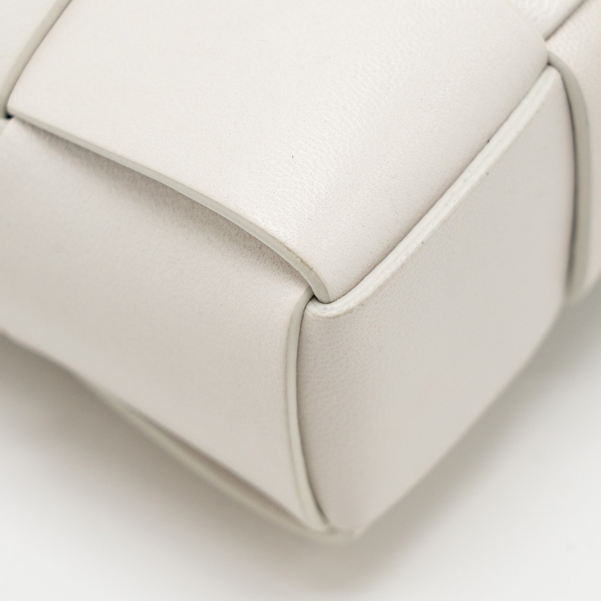 BOTTEGA VENETA CREAM SNAP CLUTCH BAG CALFSKIN/WOOD WHITE MULTICOLOUR HARDWARE