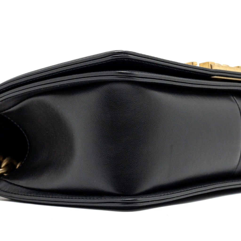 CHANEL MEDIUM BOY BAG SMOOTH CALFSKIN BLACK GHW (MICROCHIP)