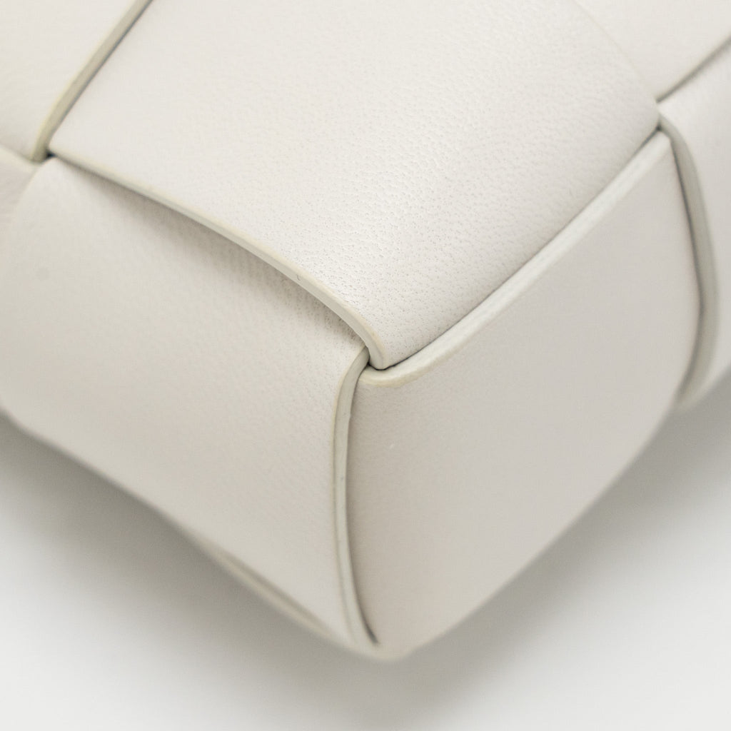 BOTTEGA VENETA CREAM SNAP CLUTCH BAG CALFSKIN/WOOD WHITE MULTICOLOUR HARDWARE