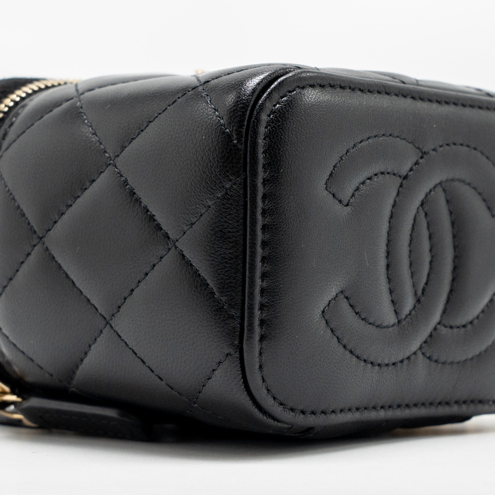 CHANEL PEARL CRUSH MINI VANITY WITH CHAIN LAMBSKIN BLACK GHW (MICROCHIP)