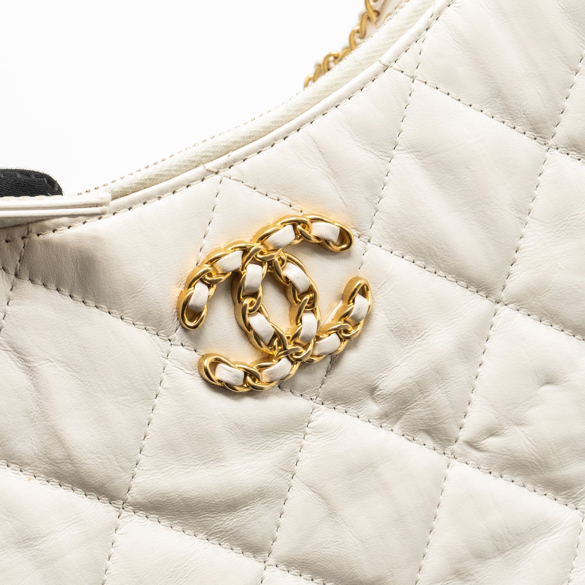 CHANEL 23K HOBO SHOULDER BAG CALFSKIN WHITE GHW (MICROCHIP)