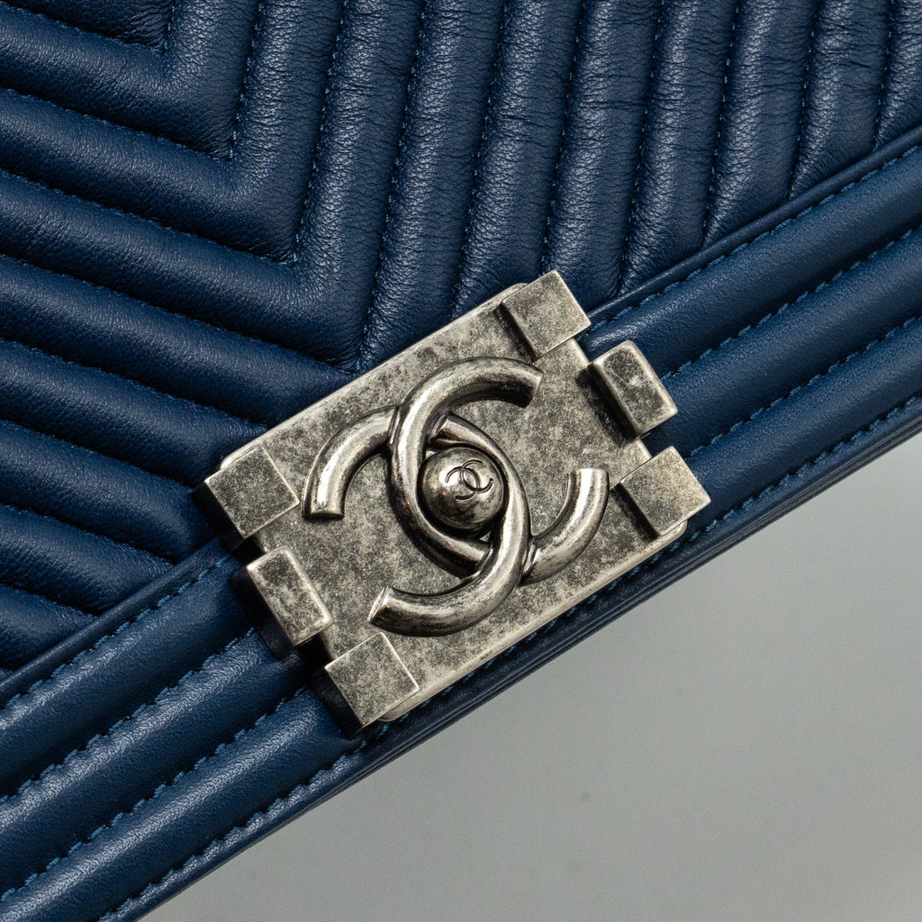CHANEL NEW MEDIUM BOY BAG CHEVRON LAMBSKIN BLUE RUTHENIUM SHW