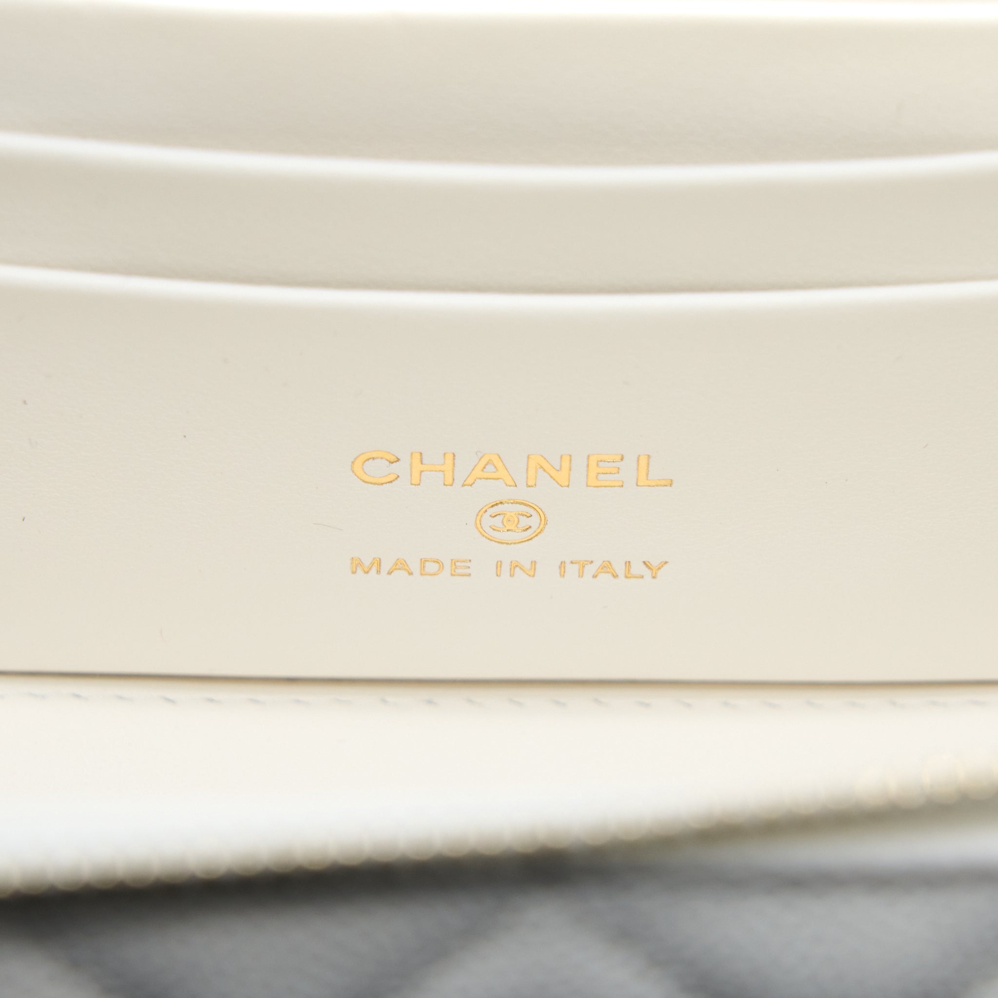 CHANEL LONG VANITY WITH CHAIN CAVIAR WHITE LGHW (MICROCHIP)