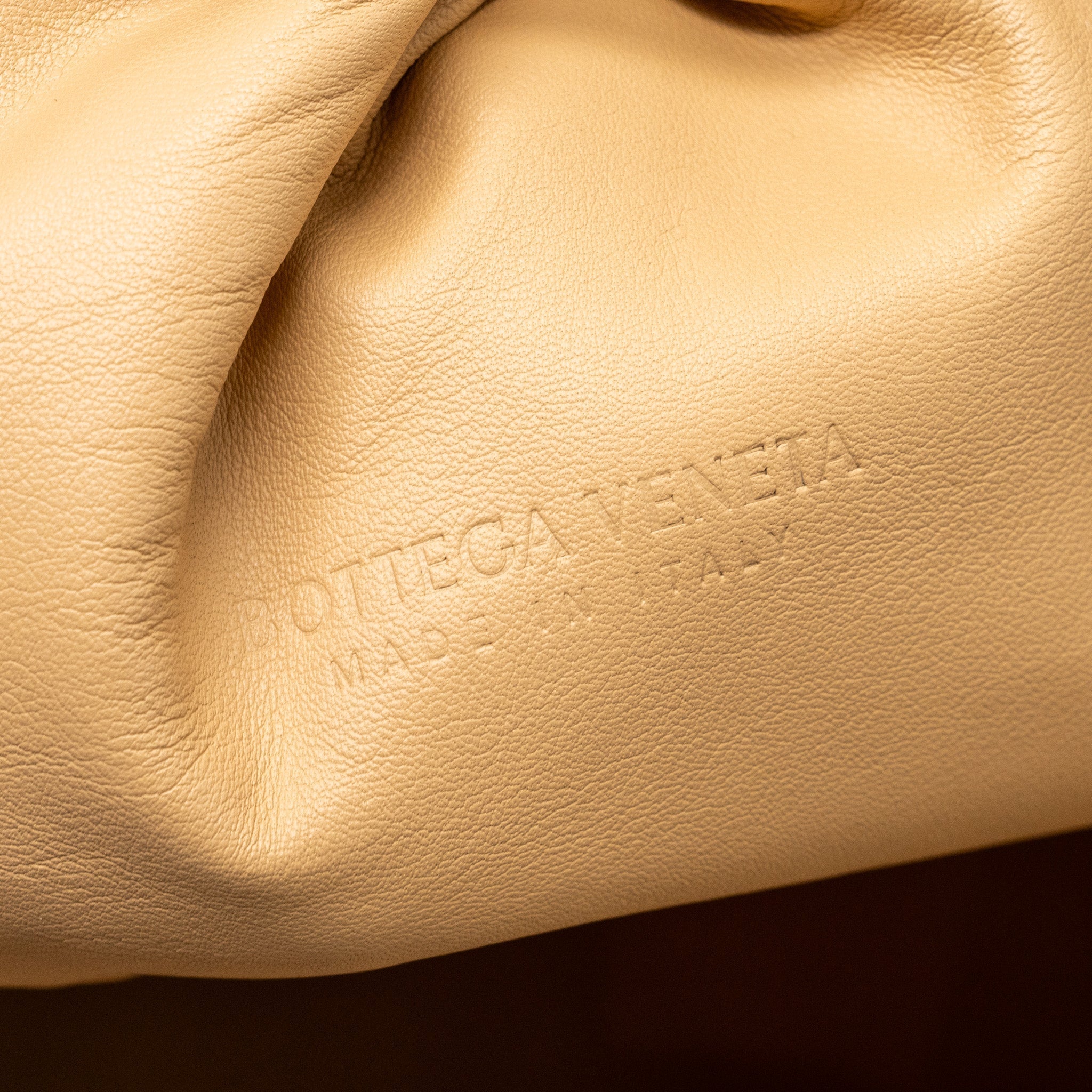 BOTTEGA VENETA THE POUCH LARGE LEATHER CLUTCH BEIGE GHW