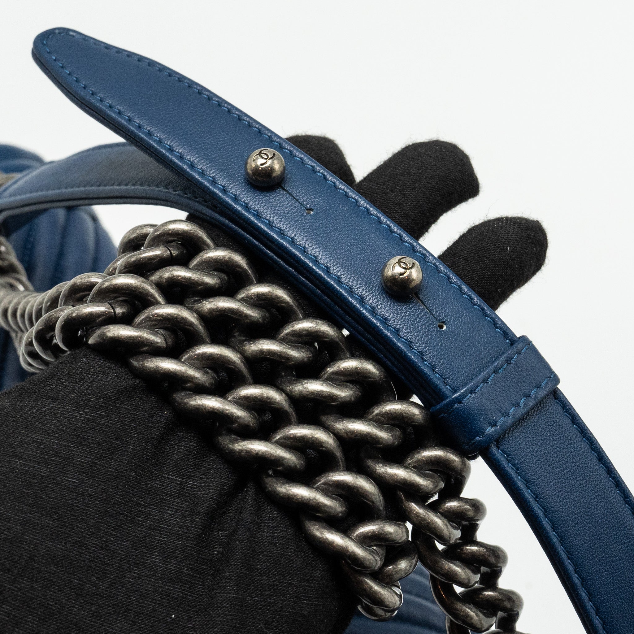 CHANEL NEW MEDIUM BOY BAG CHEVRON LAMBSKIN BLUE RUTHENIUM SHW