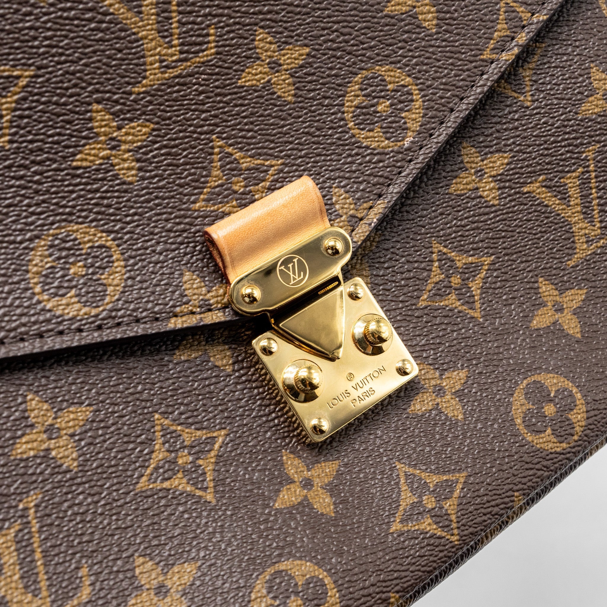 LOUIS VUITTON POCHETTE METIS MONOGRAM CANVAS GHW