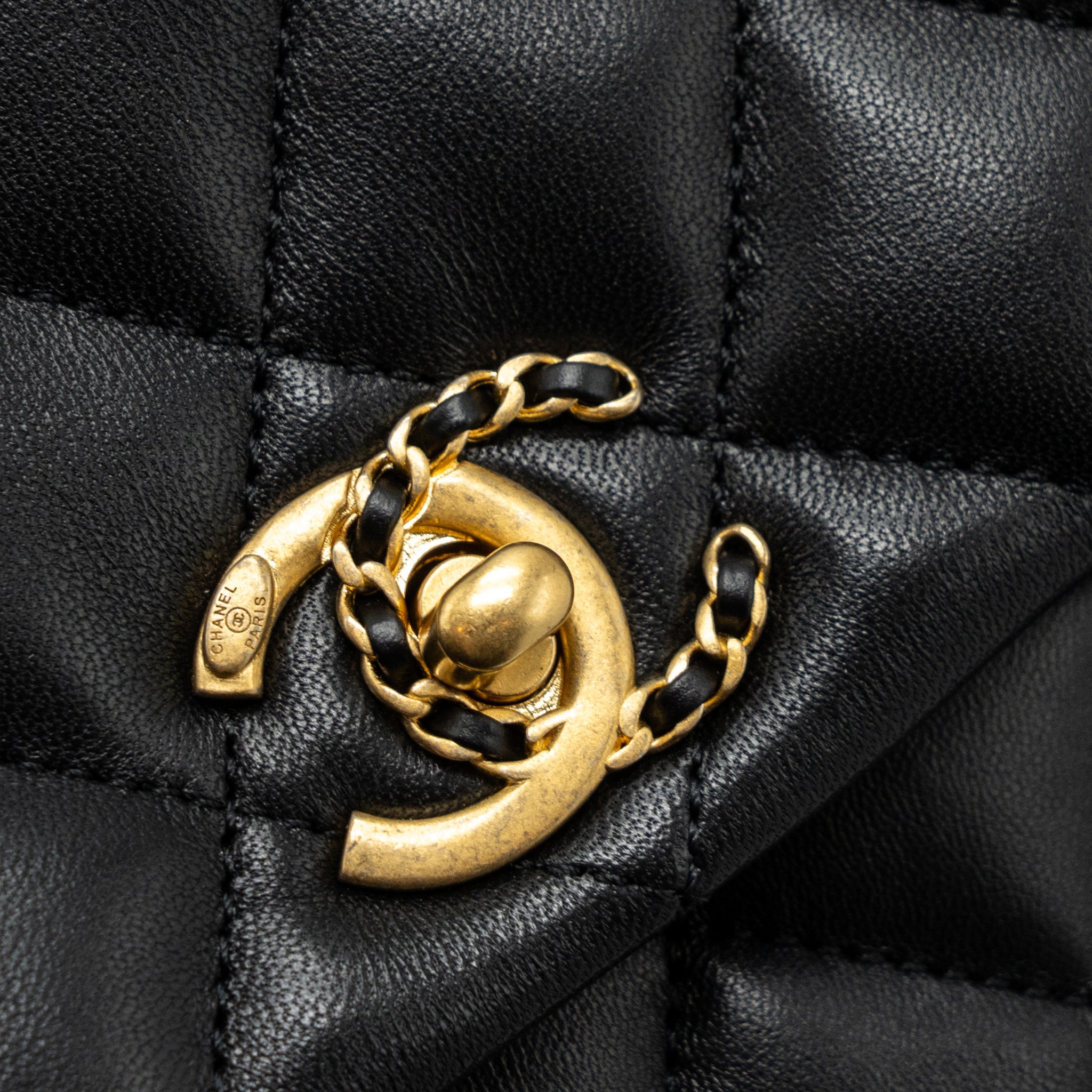 CHANEL 22A BUTTON ON CHAIN FLAP SHOULDER BAG LAMBSKIN BLACK BRUSHED GHW(MICROCHIP)