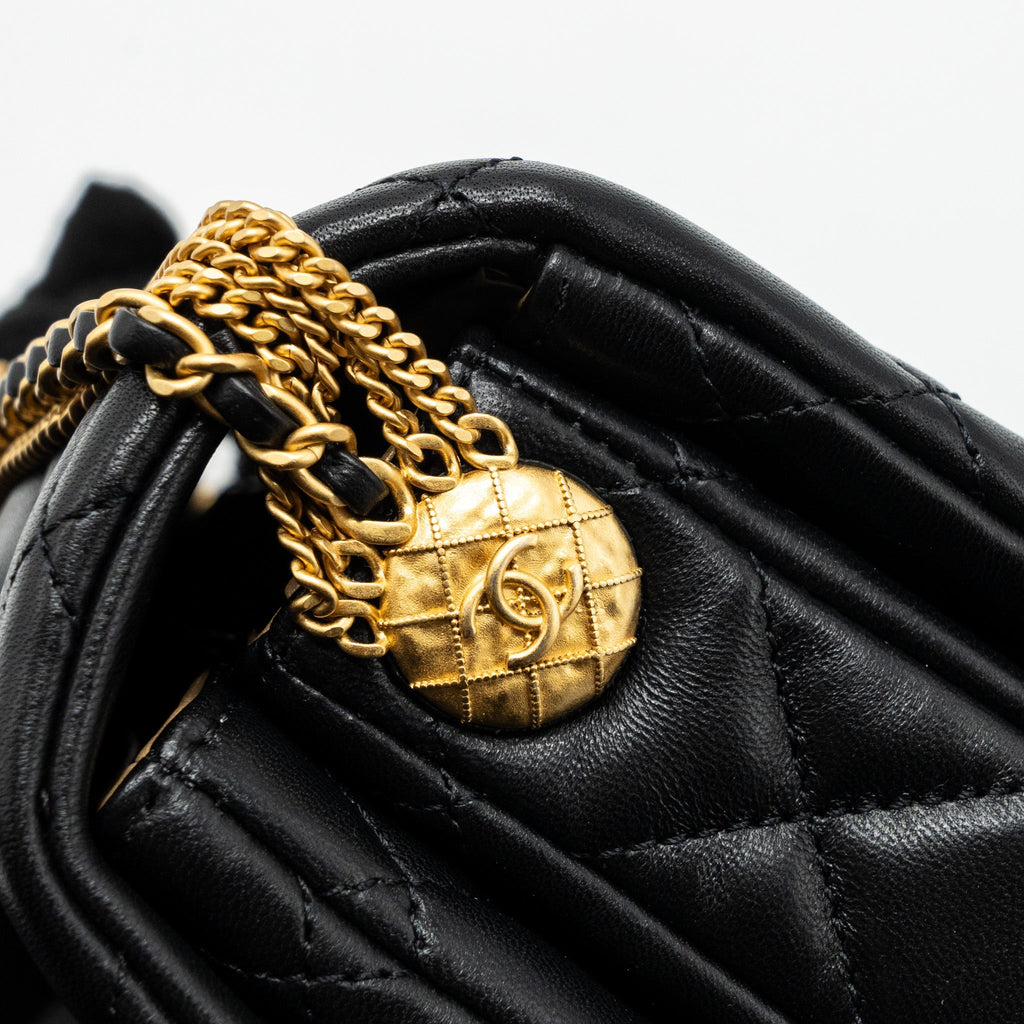 CHANEL 22A BUTTON ON CHAIN FLAP SHOULDER BAG LAMBSKIN BLACK BRUSHED GHW(MICROCHIP)