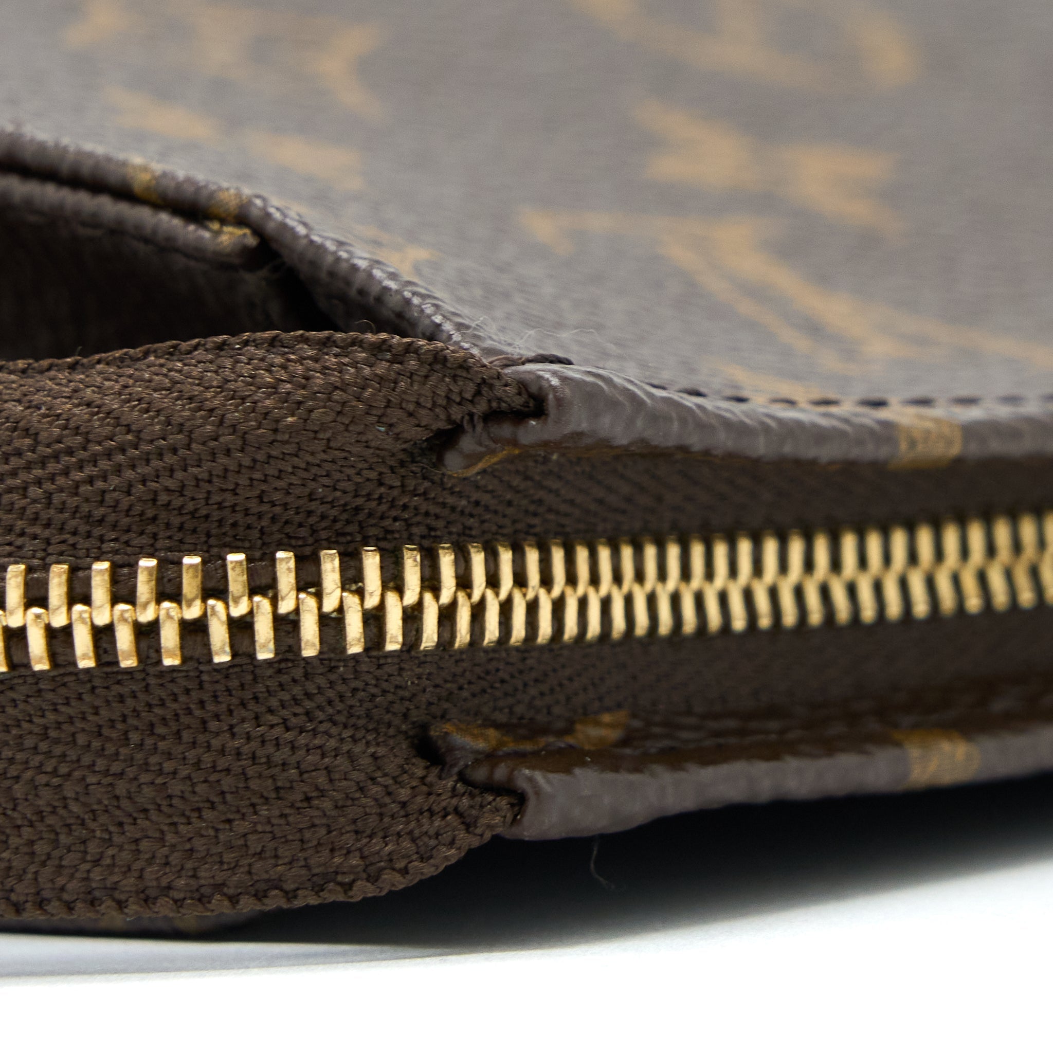 LOUIS VUITTON TOILETRY POCHETTE 26 MONOGRAM CANVAS GHW