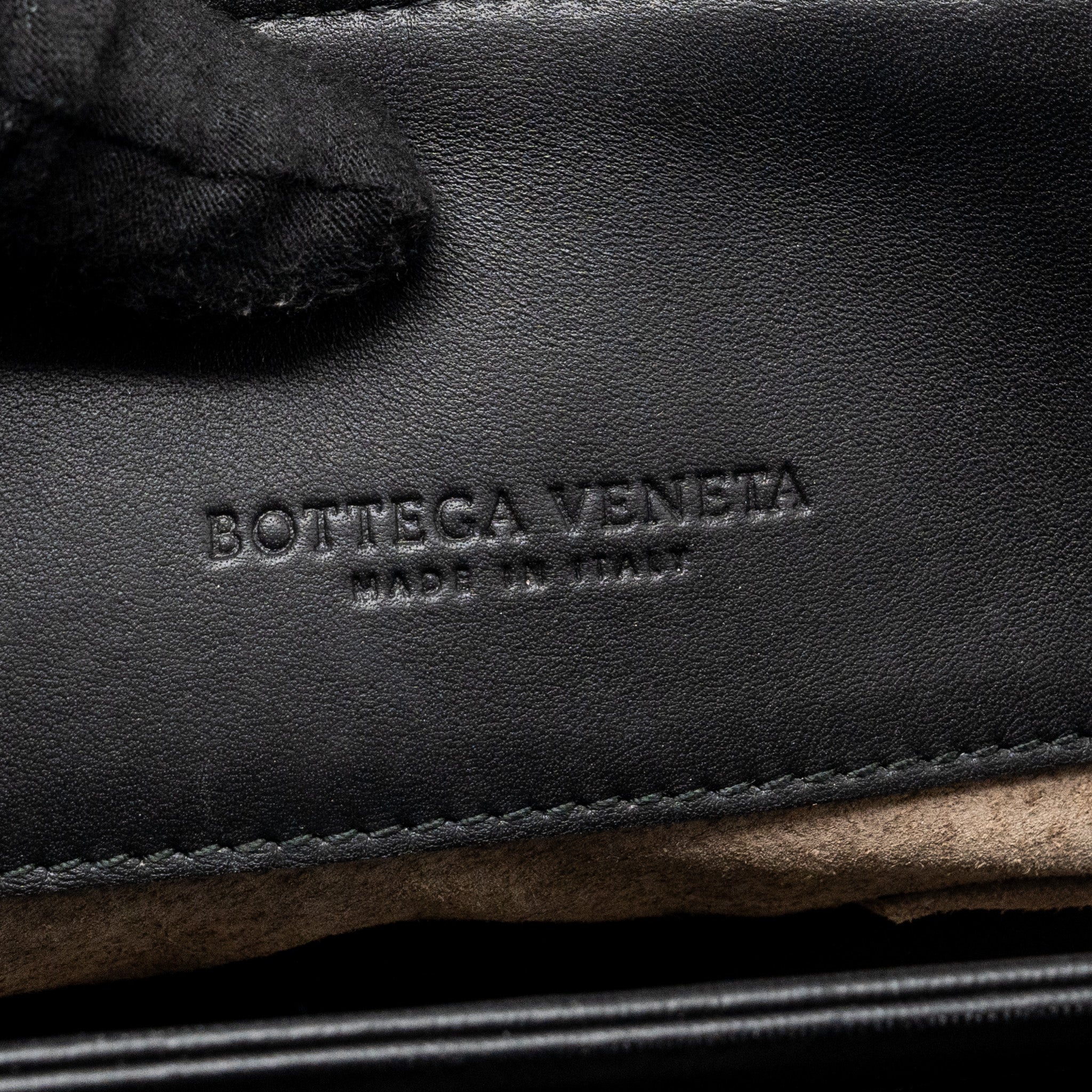 BOTTEGA VENETA SINGLE CHAIN FLAP BAG LEATHER BLACK WITH BLACK HARDWARE