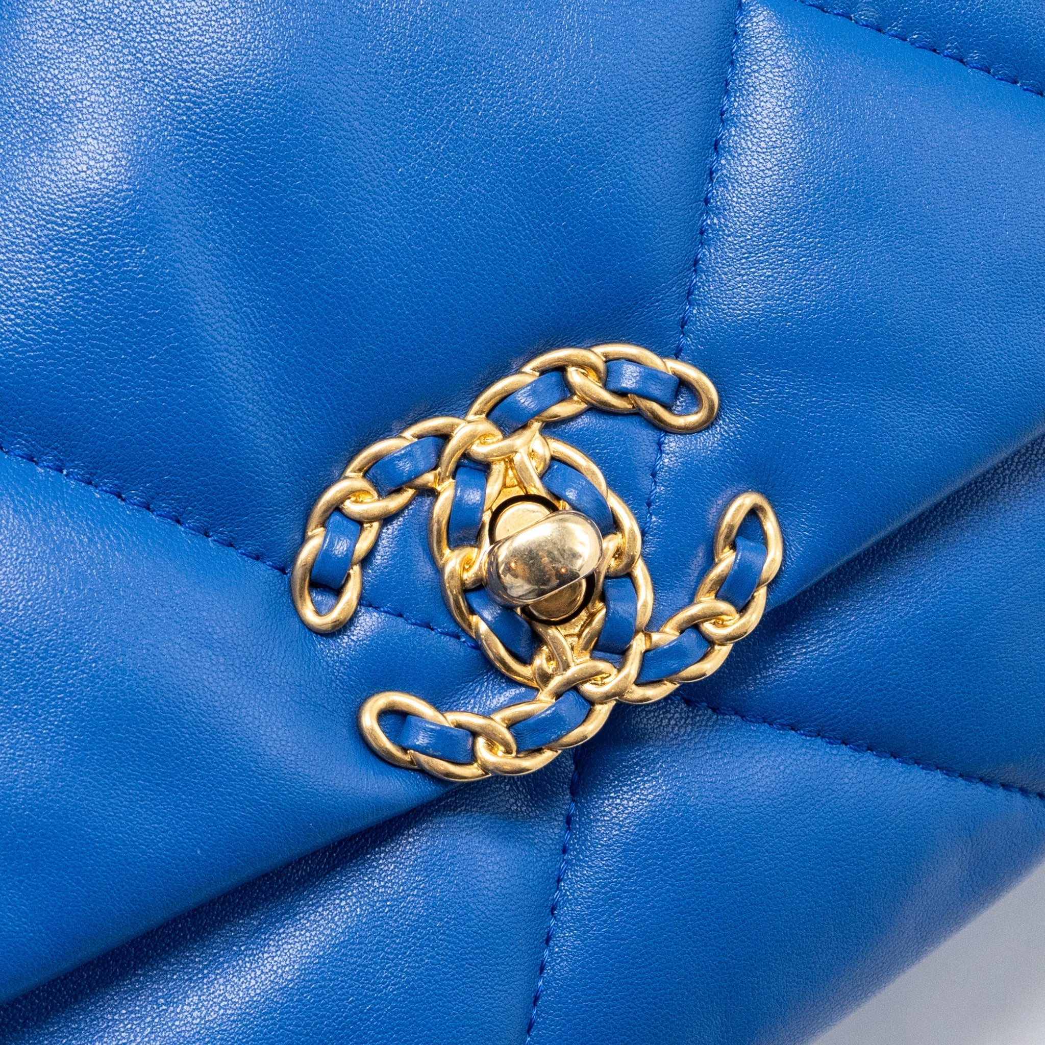 CHANEL SMALL 19 BAG LAMBSKIN BLUE MULTICOLOUR HARDWARE (MICROCHIP)