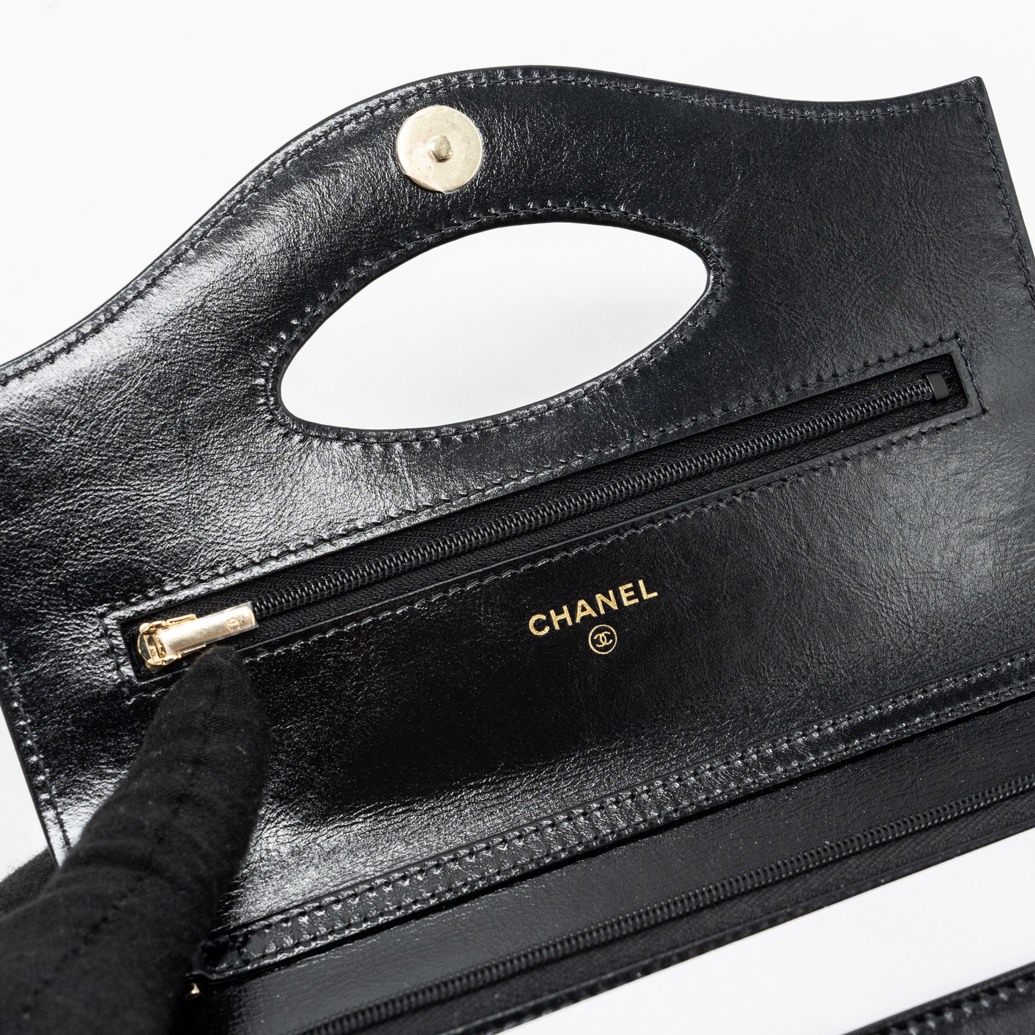 CHANEL 24C 31 WALLET ON CHAIN SHINY CALFSKIN BLACK LGHW (MICROCHIP)