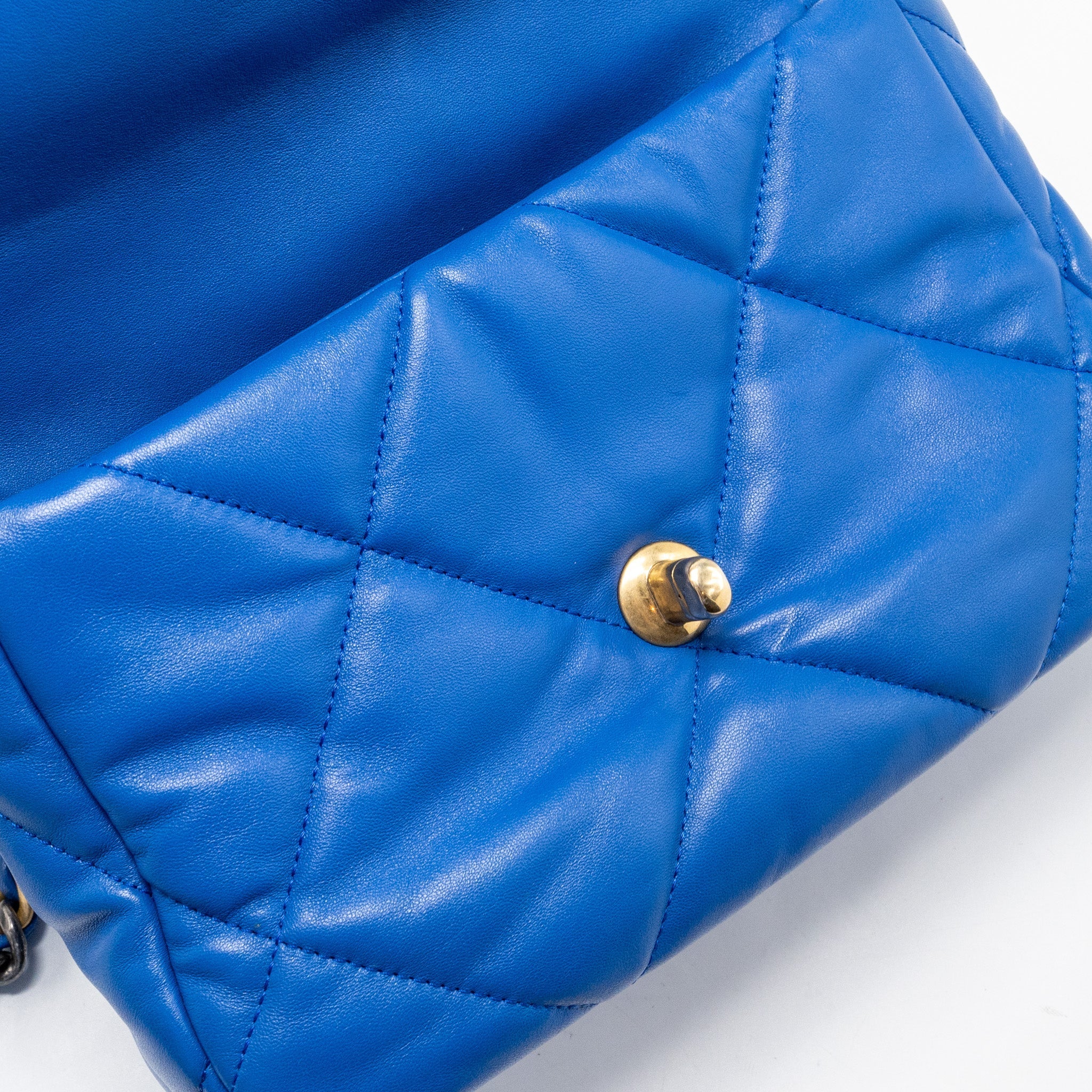 CHANEL SMALL 19 BAG LAMBSKIN BLUE MULTICOLOUR HARDWARE (MICROCHIP)