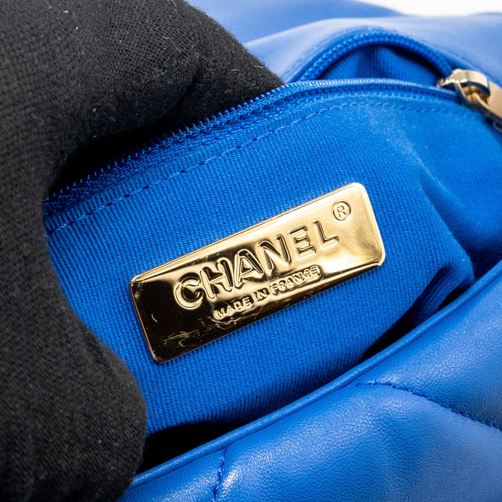 CHANEL SMALL 19 BAG LAMBSKIN BLUE MULTICOLOUR HARDWARE (MICROCHIP)