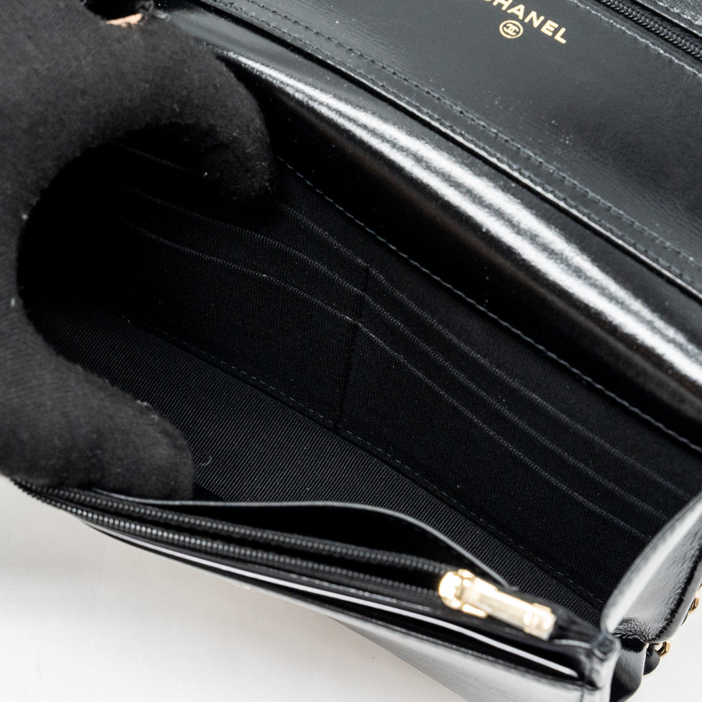 CHANEL 24C 31 WALLET ON CHAIN SHINY CALFSKIN BLACK LGHW (MICROCHIP)