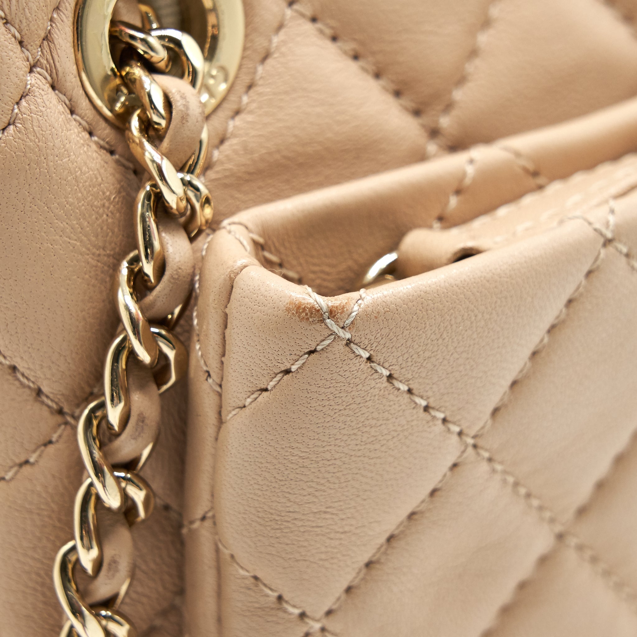 CHANEL QUILTED CHAIN SHOULDER BAG/ CROSSBODY BAG BEIGE LGHW