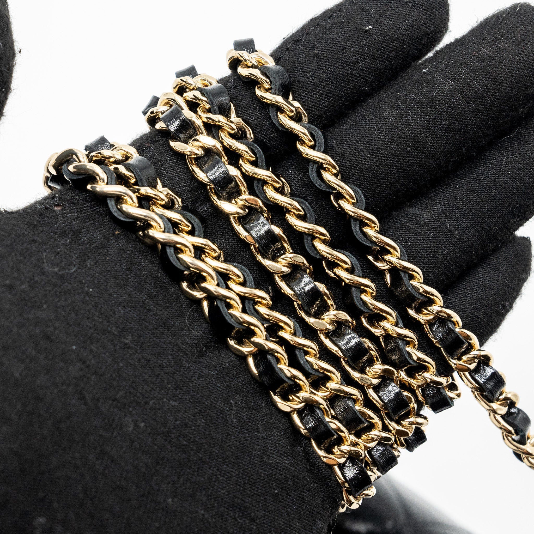 CHANEL 24C 31 WALLET ON CHAIN SHINY CALFSKIN BLACK LGHW (MICROCHIP)