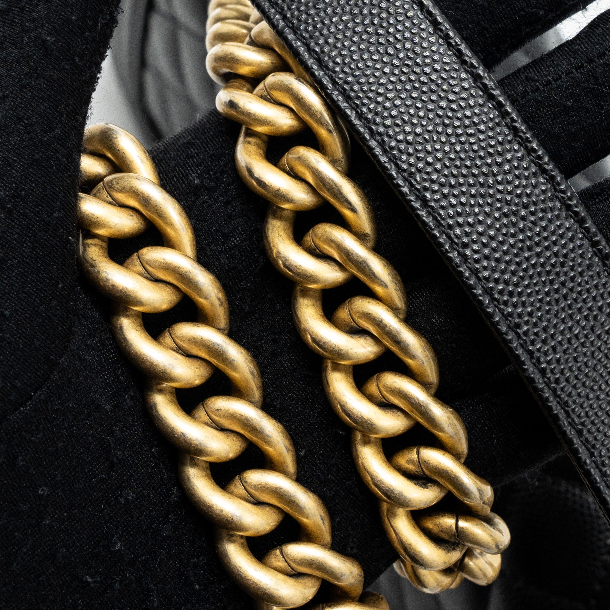 CHANEL MEDIUM BOY BAG CAVIAR BLACK BRUSHED GHW (MICROCHIP )
