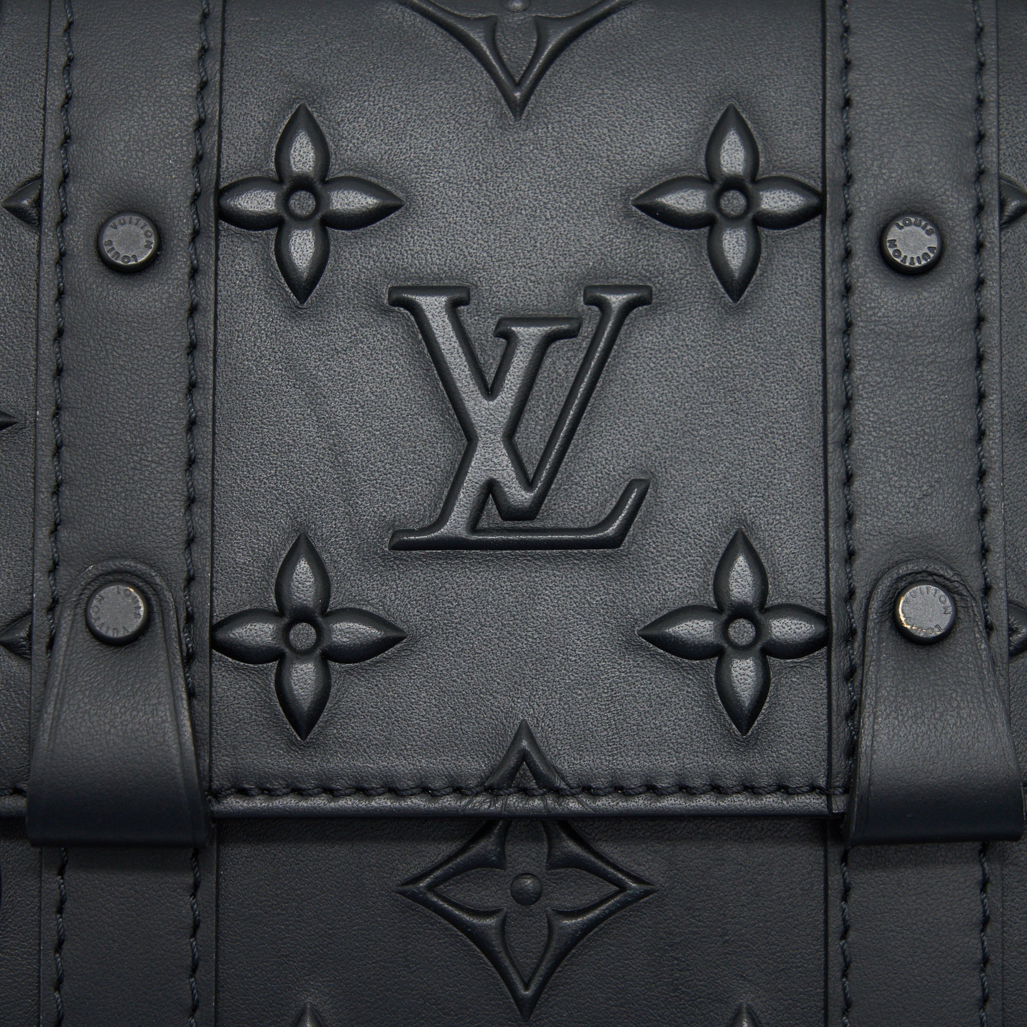 LOUIS VUITTON TRUNK SLINGBAG BLACK