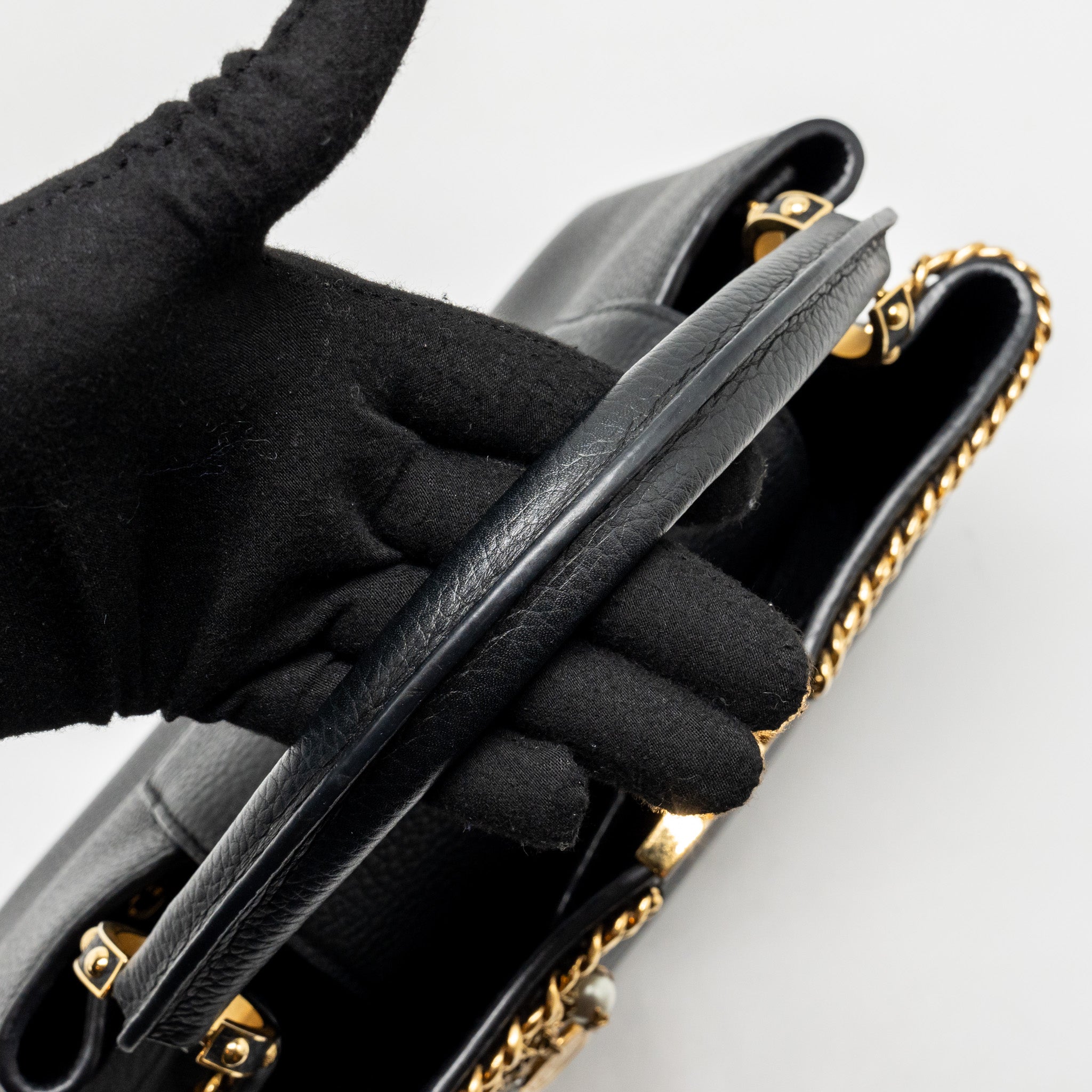 LOUIS VUITTON CAPUCINES MM CALFSKIN BLACK GHW