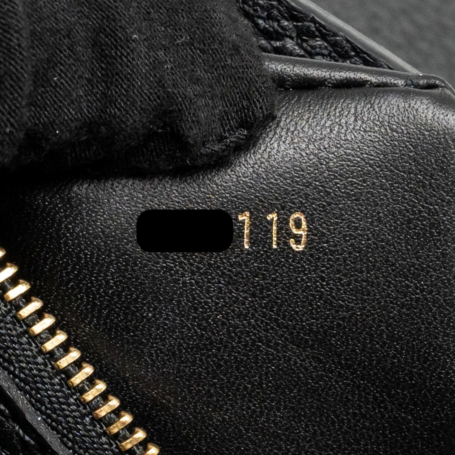 LOUIS VUITTON CAPUCINES MM CALFSKIN BLACK GHW
