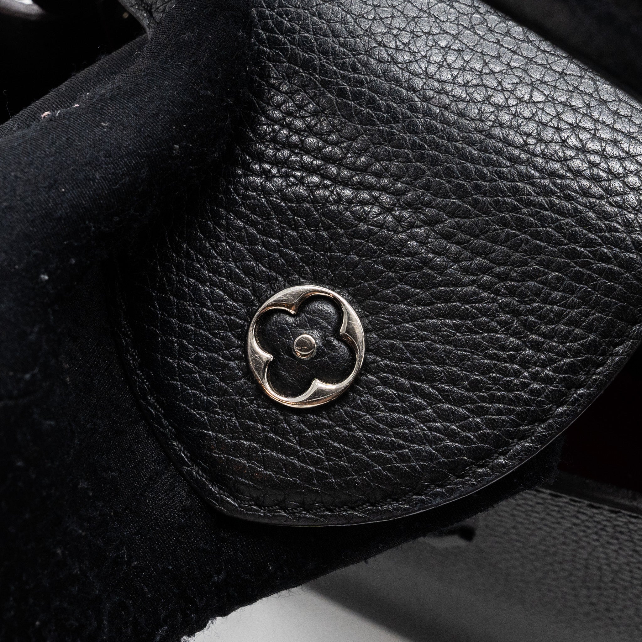 LOUIS VUITTON CAPUCINES PM CALFSKIN BLACK SHW