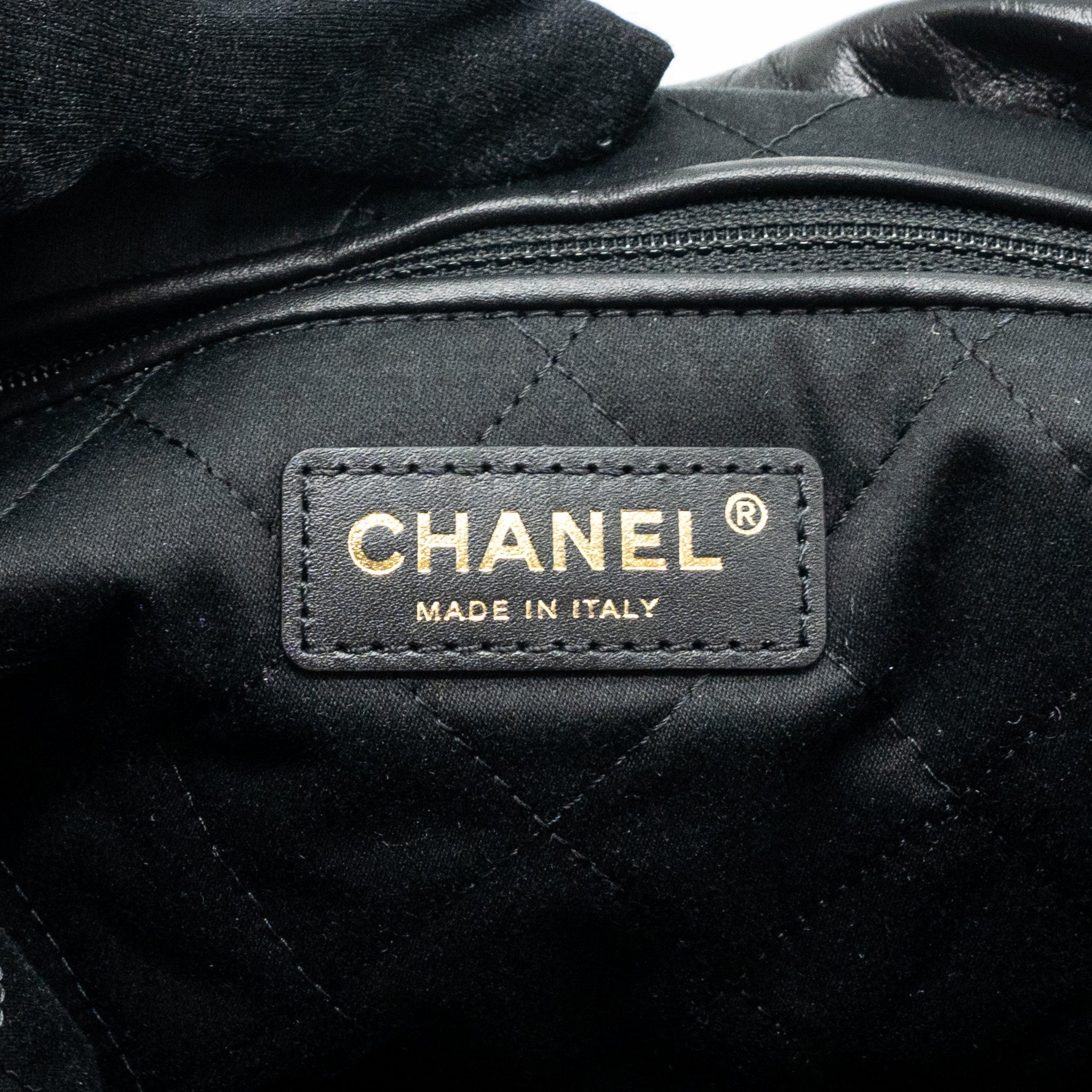CHANEL MEDIUM 22 BAG SHINY CALFSKIN BLACK GHW (MICROCHIP)