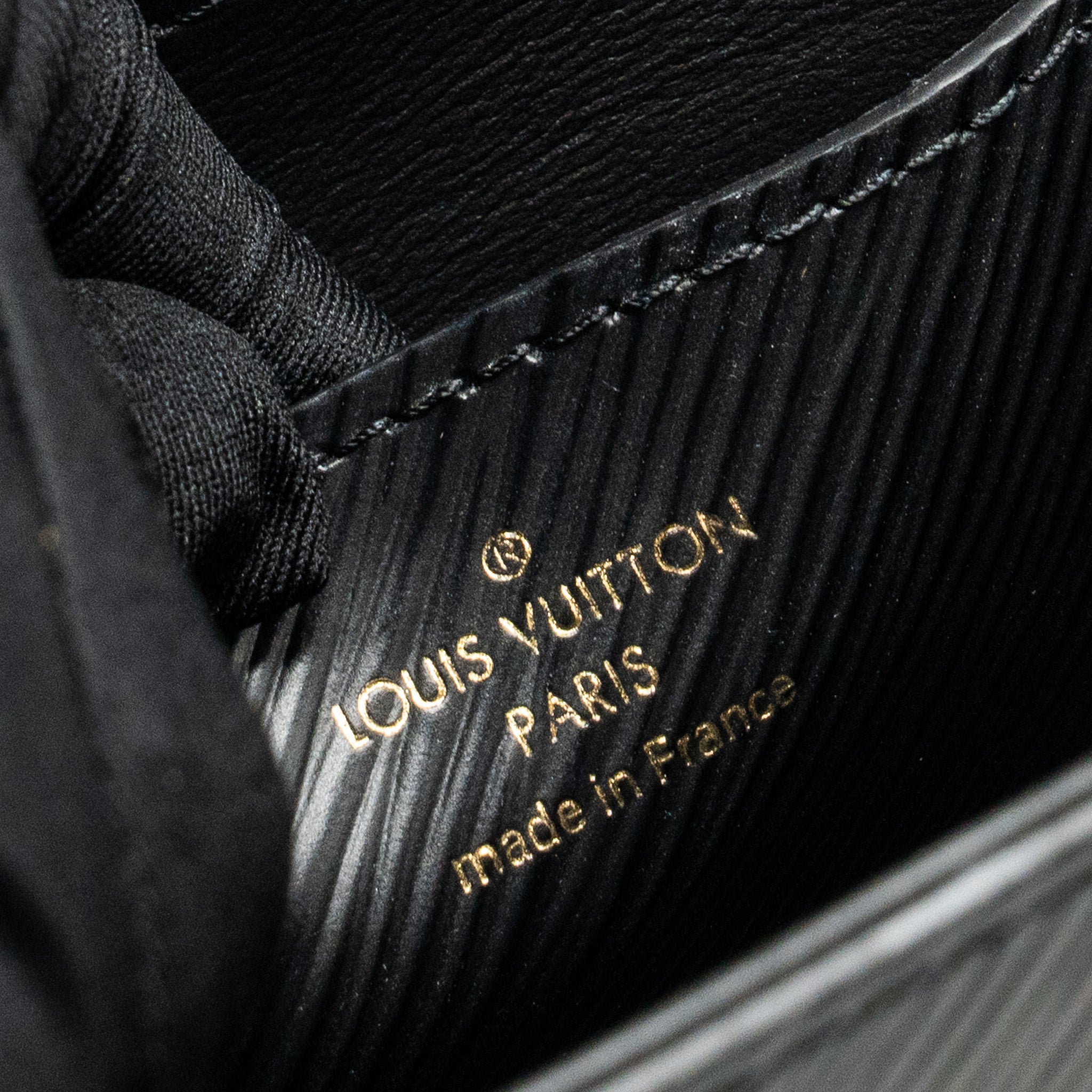 LOUIS VUITTON TWIST MM EPI BLACK GHW