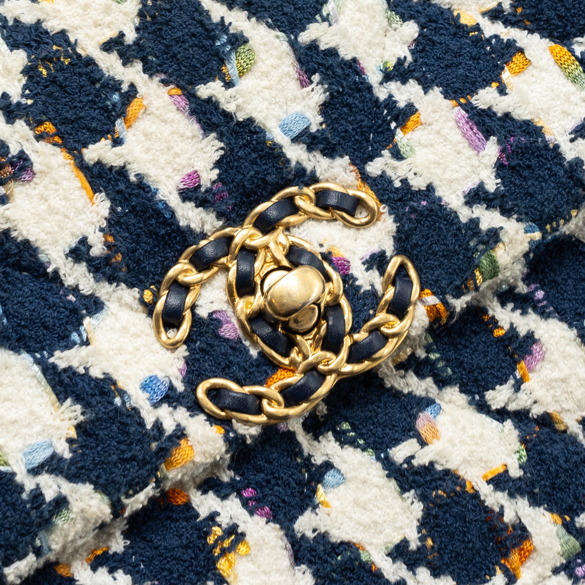 CHANEL SMALL 19 BAG FABRIC MULTICOLOUR BLUE / WHITE MULTICOLOUR HARDWARE