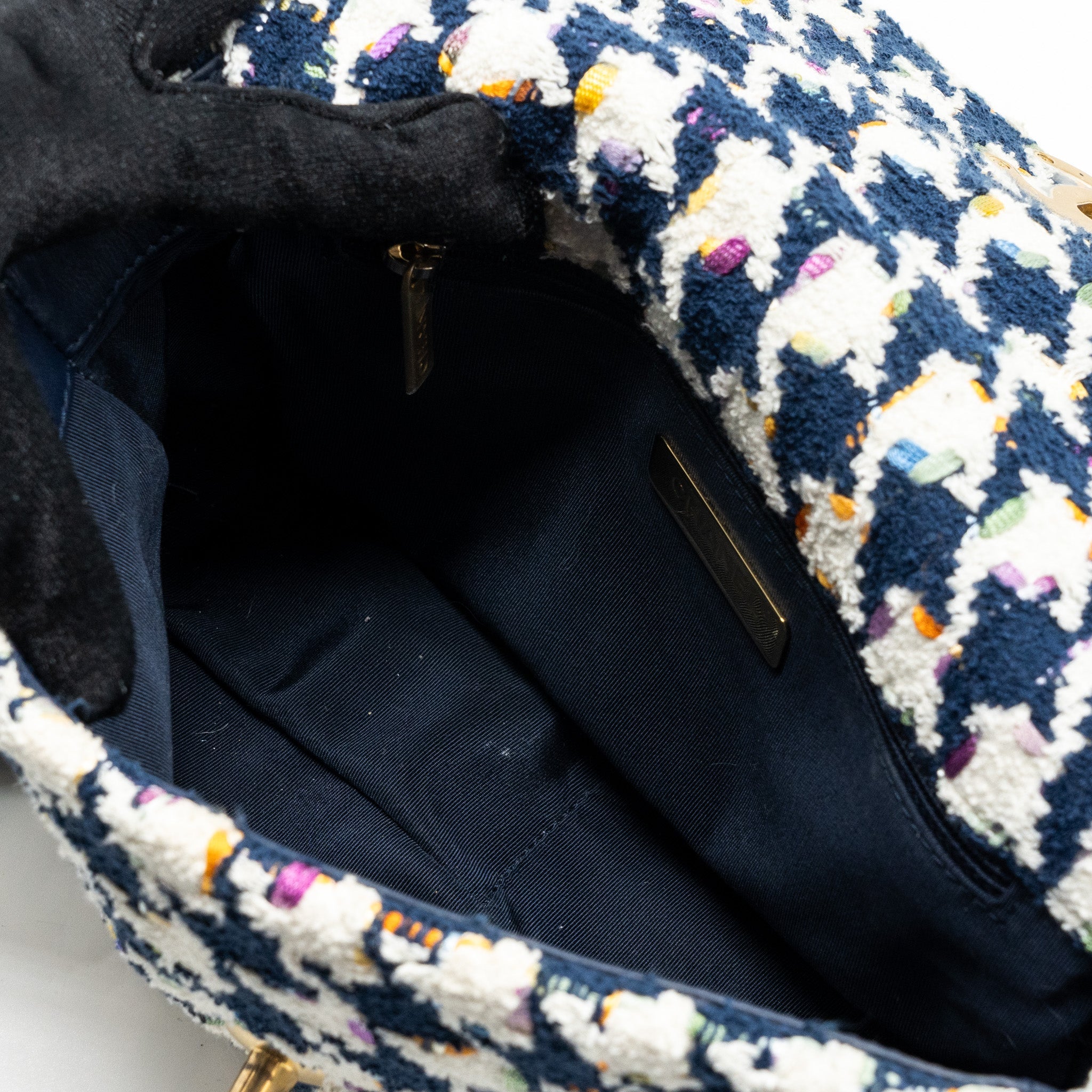 CHANEL SMALL 19 BAG FABRIC MULTICOLOUR BLUE / WHITE MULTICOLOUR HARDWARE
