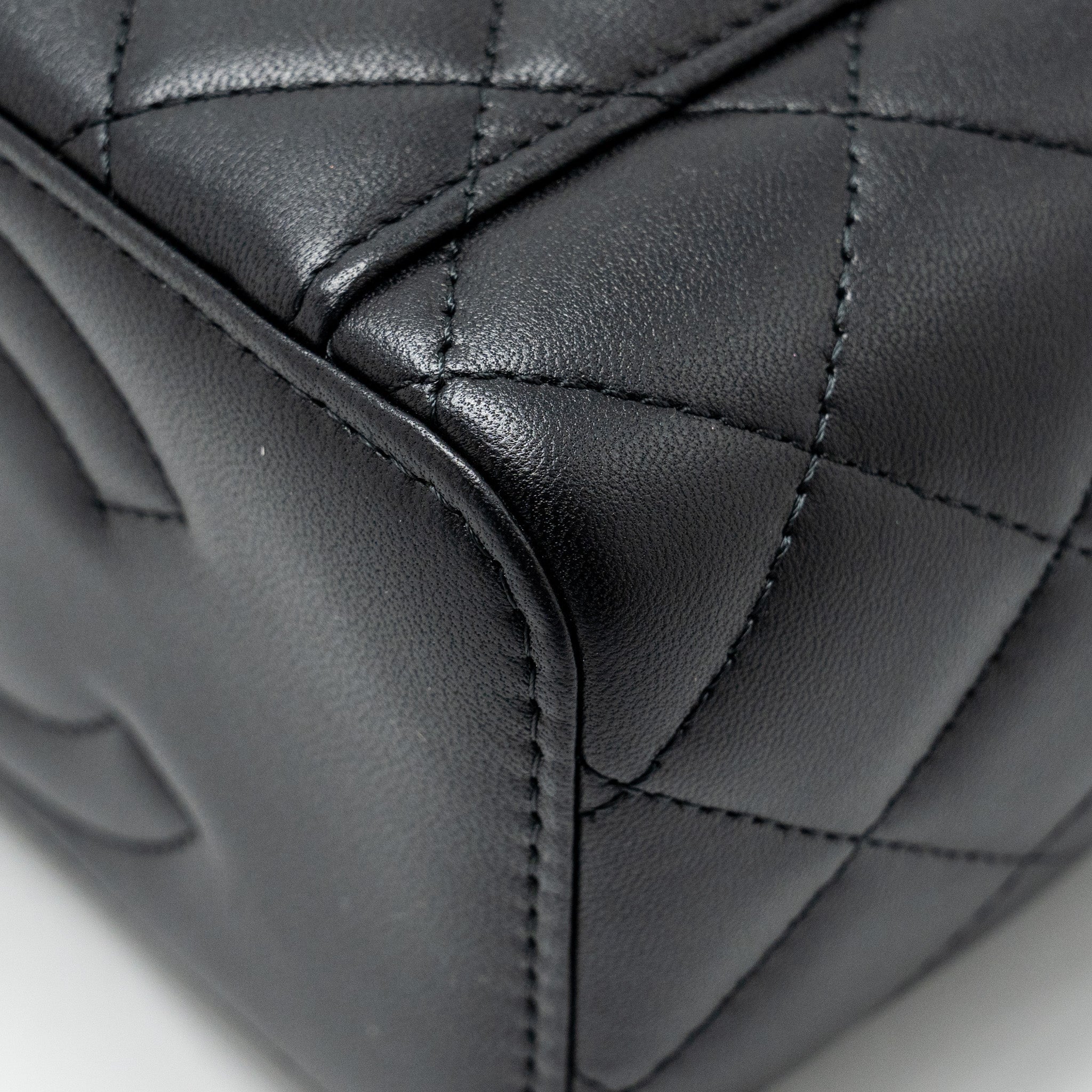CHANEL TOP HANDLE LONG VANITY CASE LAMBSKIN BLACK SHW (MICROCHIP)